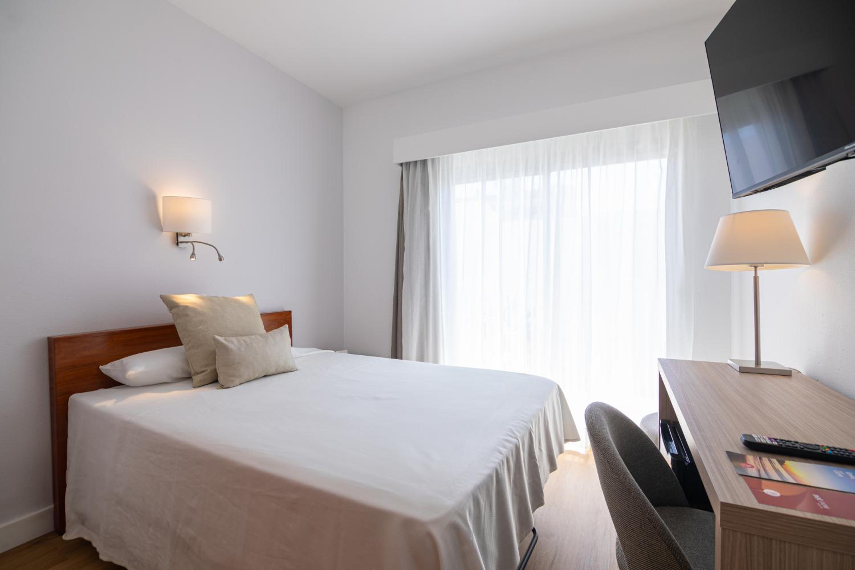 Single Room with Balcony and Side Sea View