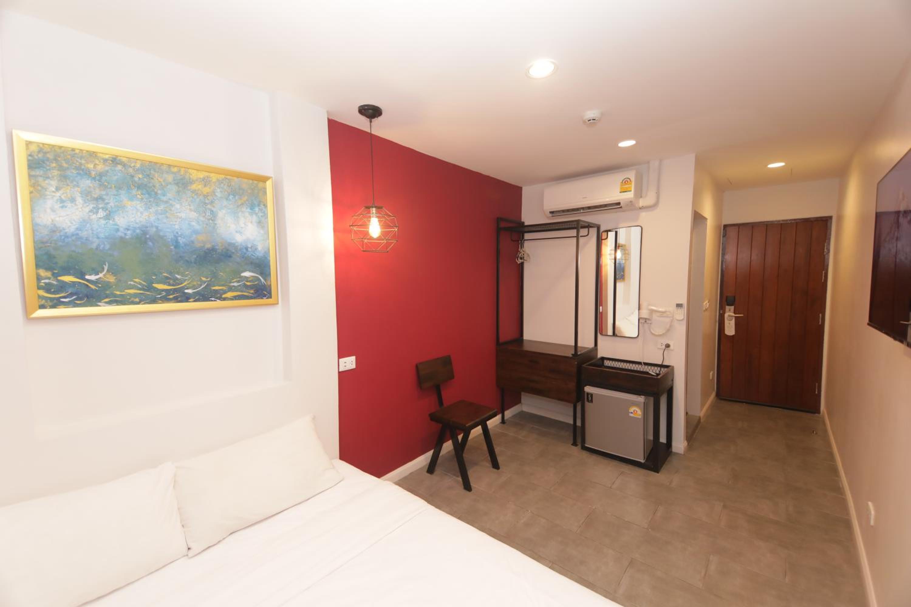 Deluxe Room - Photo 7