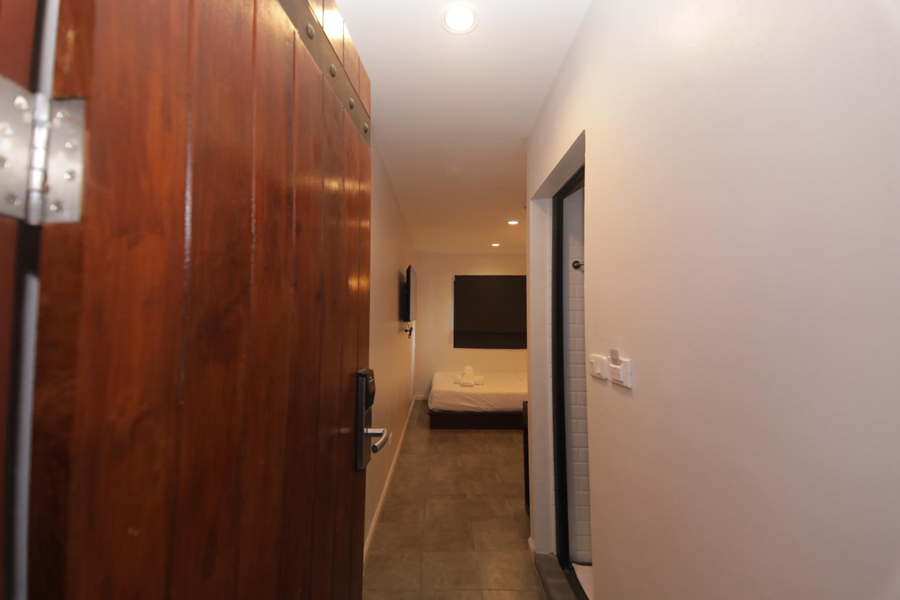 Deluxe Room - Photo 9