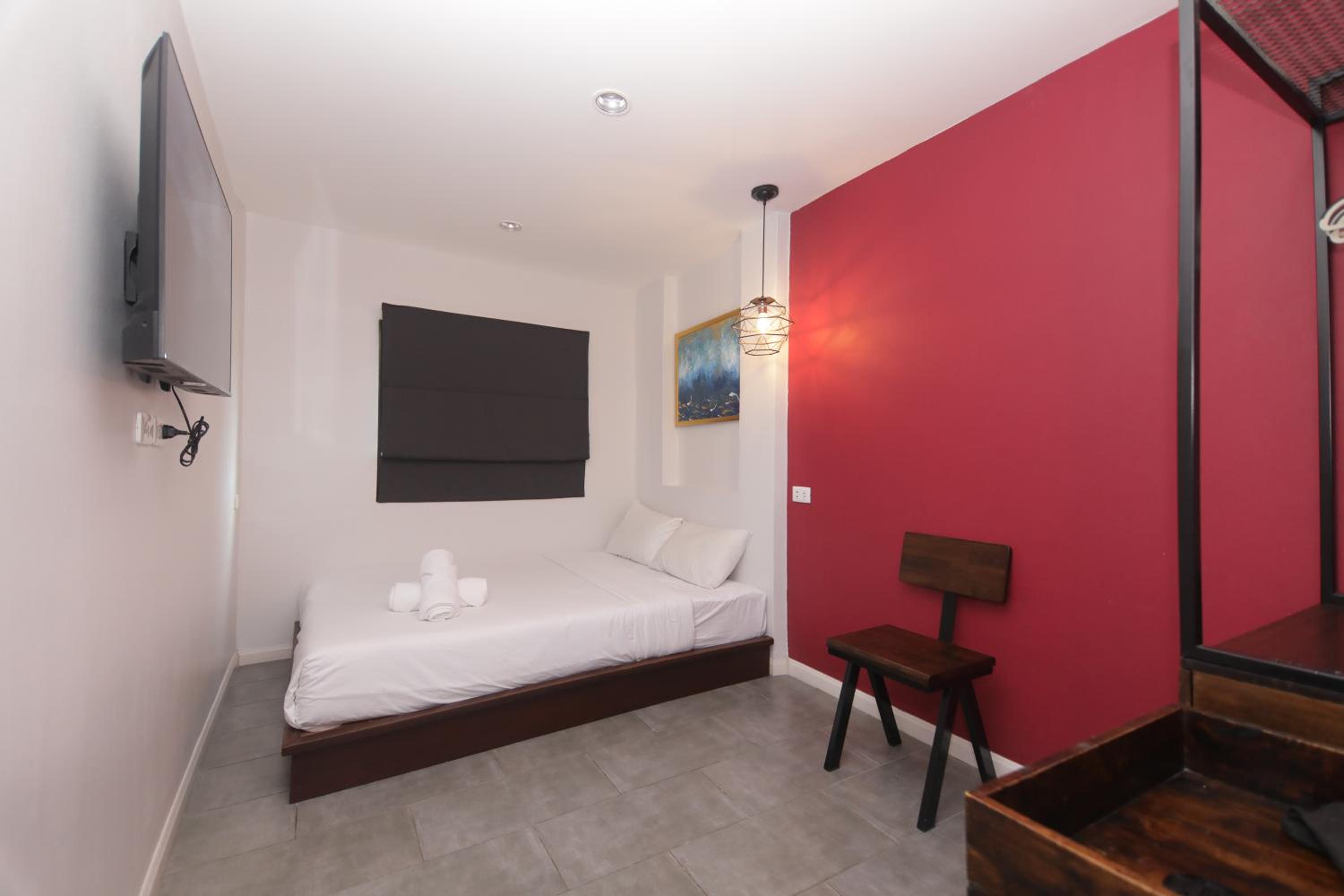 Deluxe Room - Photo 10