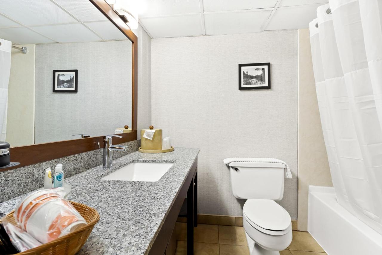 King Room - Non-Smoking photo 2