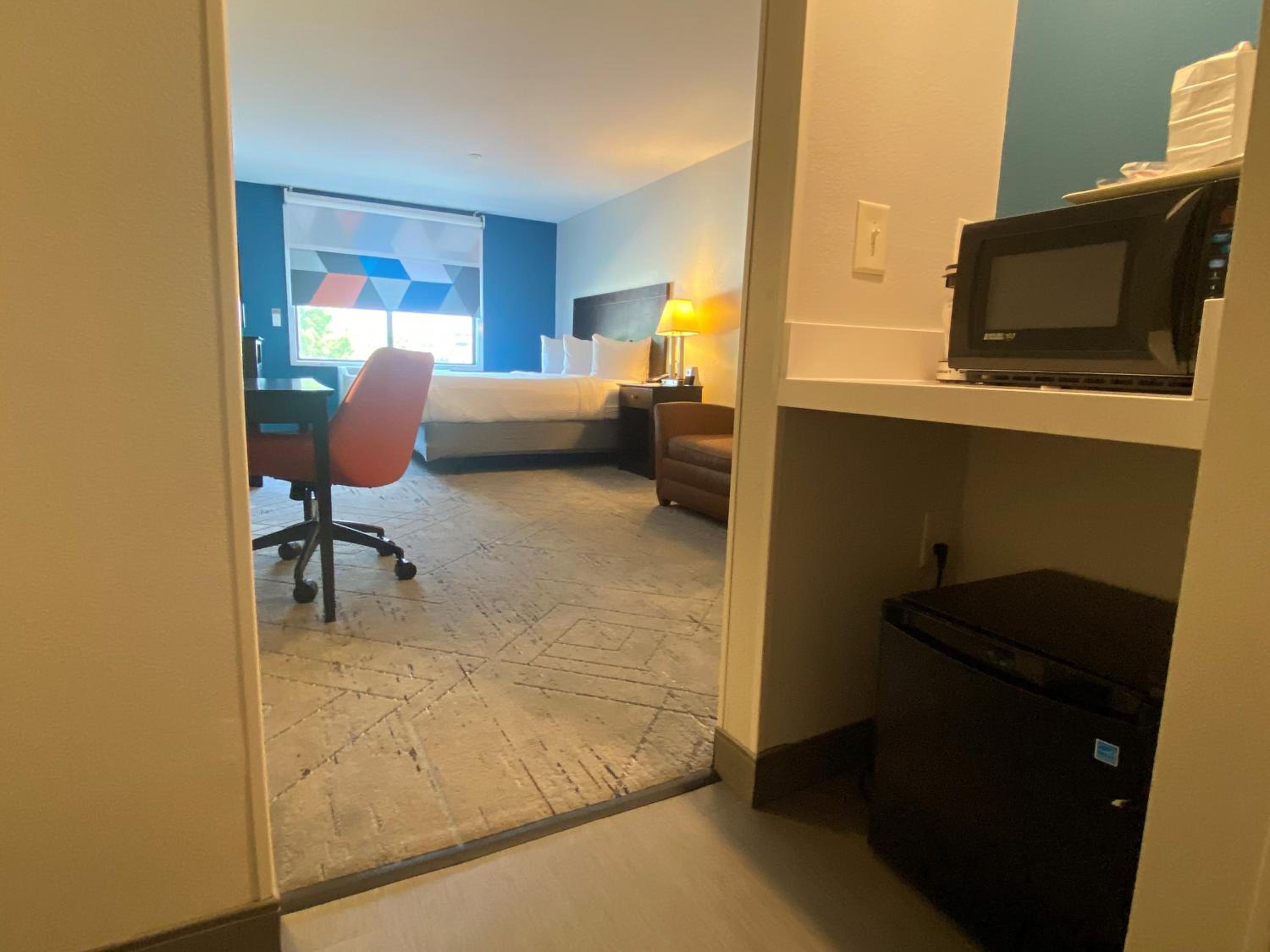 King Room With Sofa Bed - Disability Access - Non-Smoking photo 2