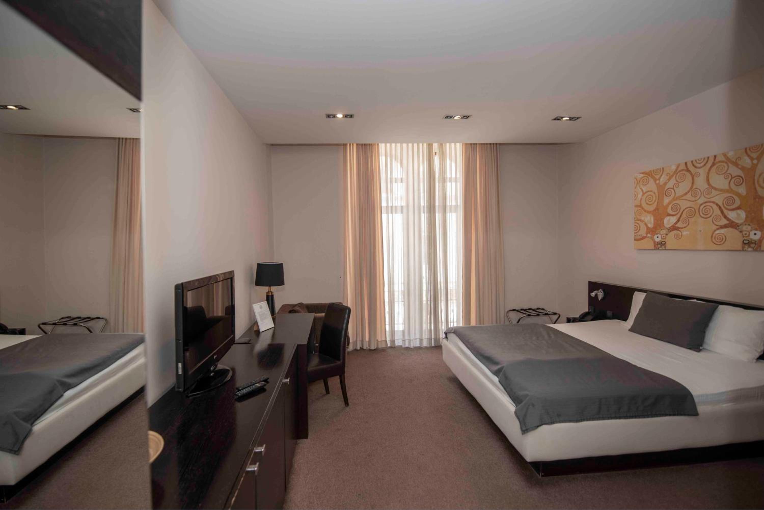 Family Room photo 1
