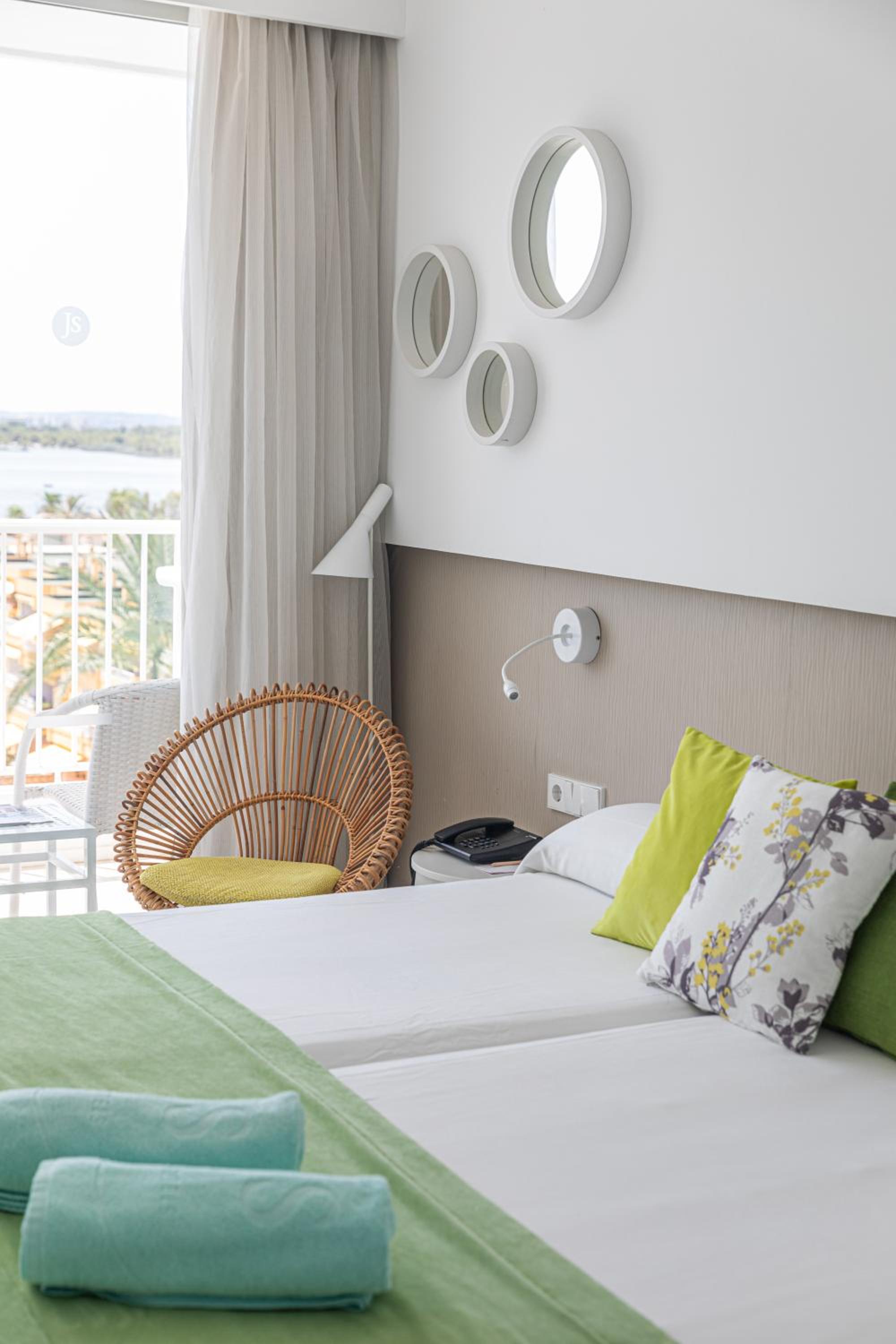 Habitación Doble con Balcón - Piso Alto