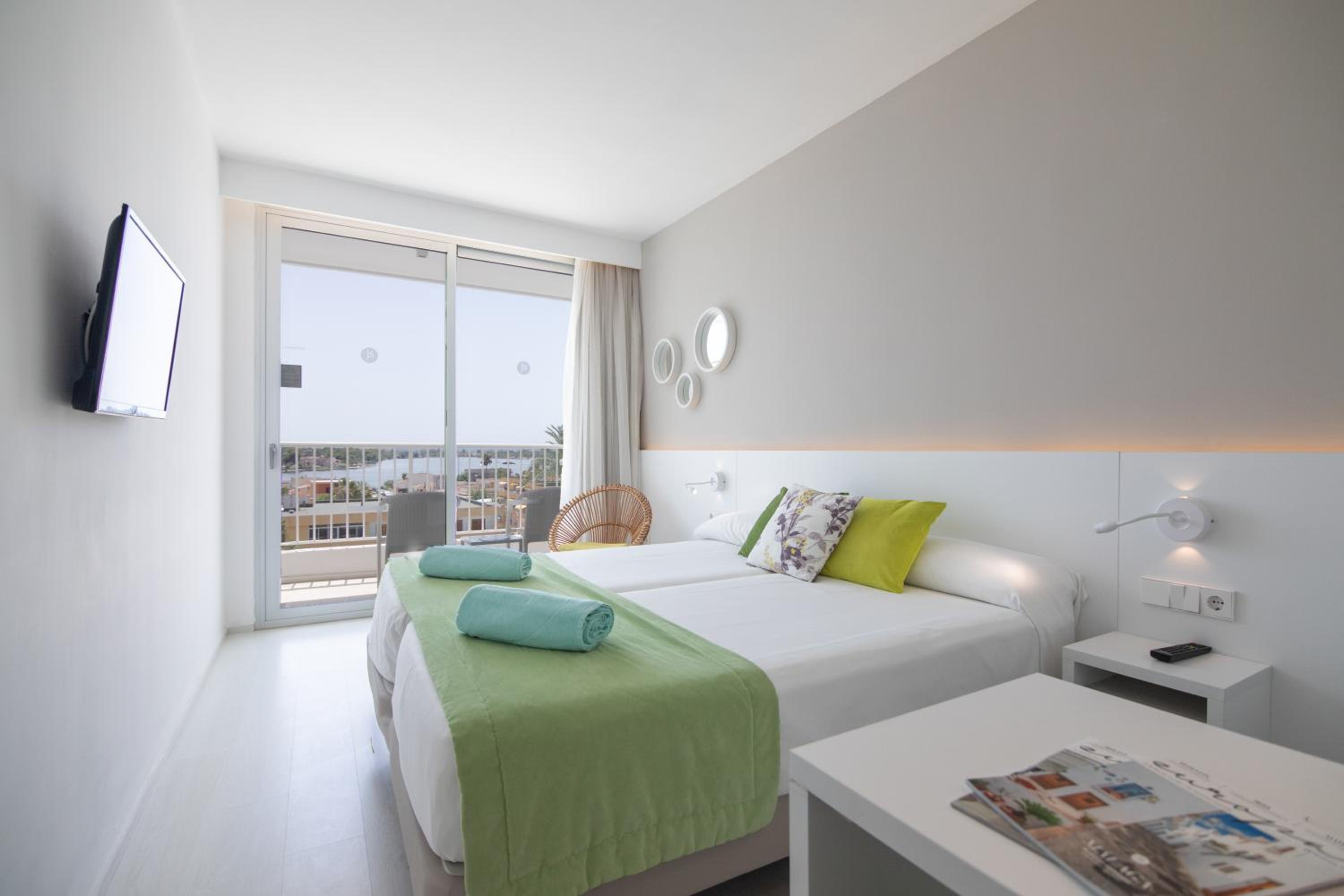 Habitación Doble con Balcón - Piso Alto Habitación Doble con Balcón - Piso Alto