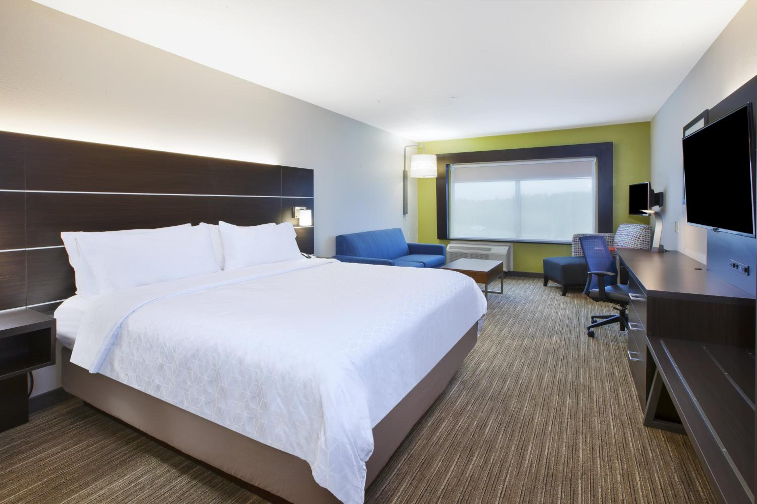 King Suite with Sofa Bed and Tub - Mobility Accessible photo 1