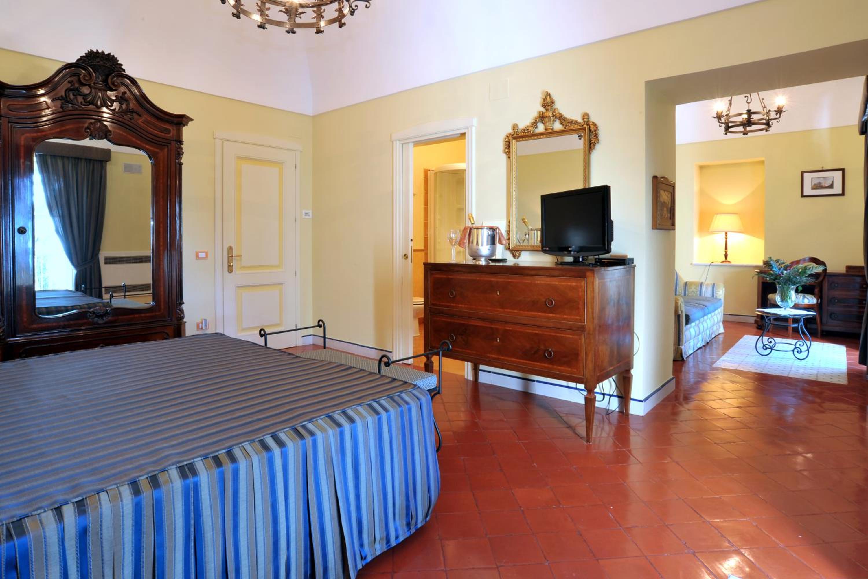 Junior Suite with Sea View - Photo 2