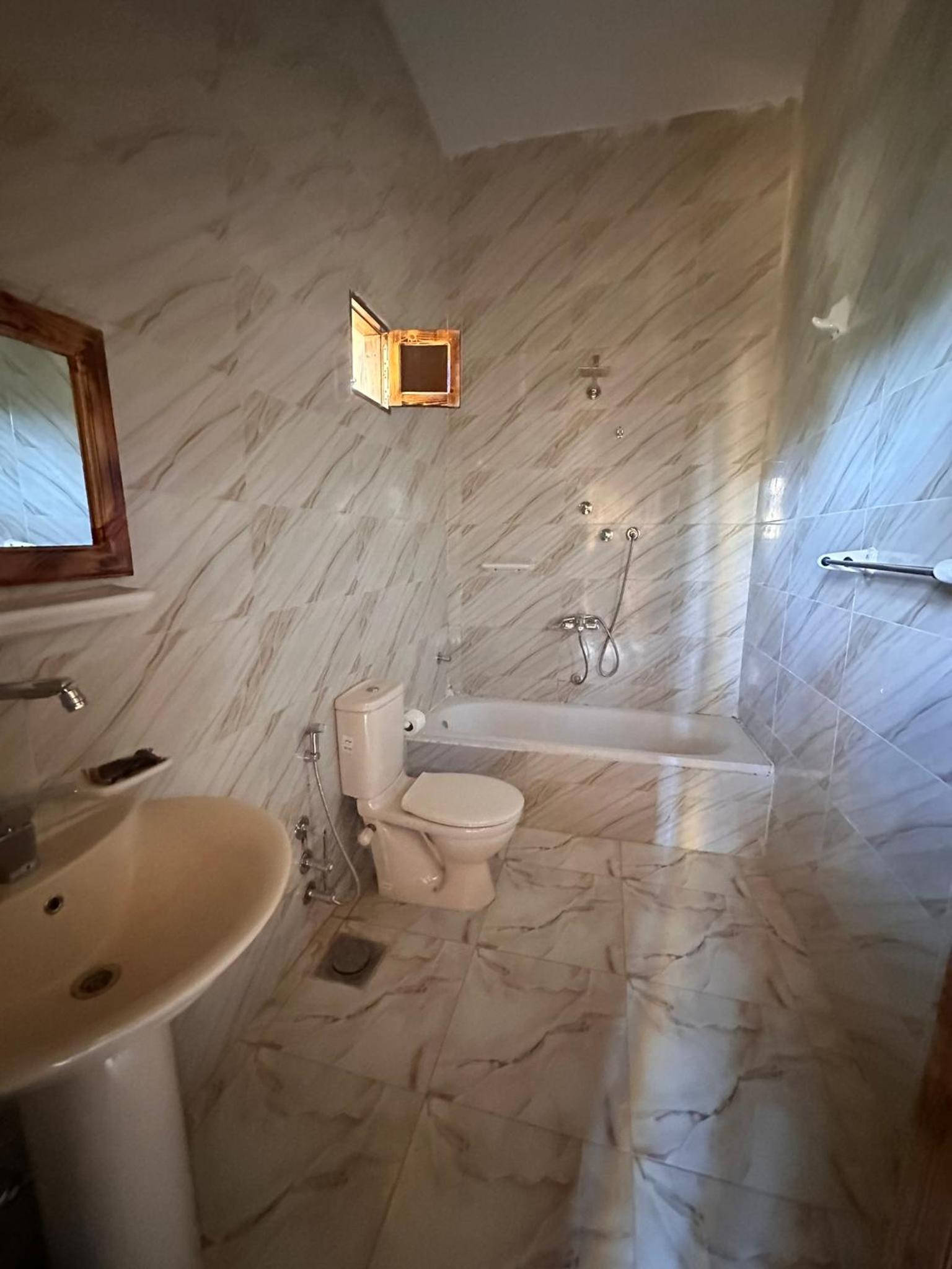 Quadruple Room with Balcony - Photo 6
