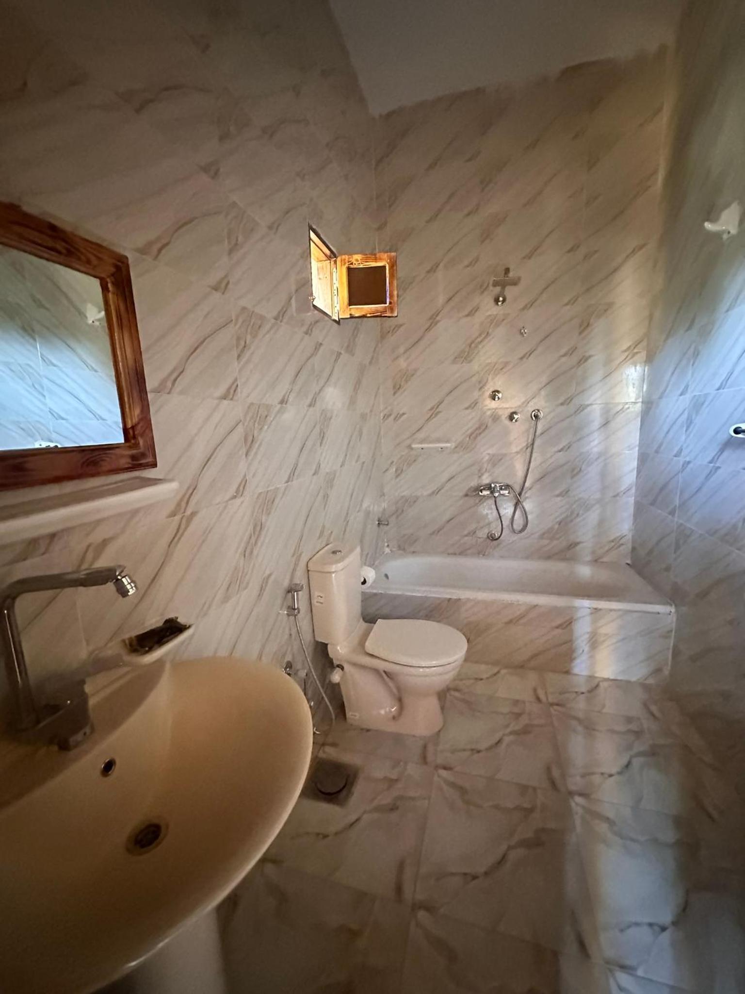 Quadruple Room with Balcony - Photo 7