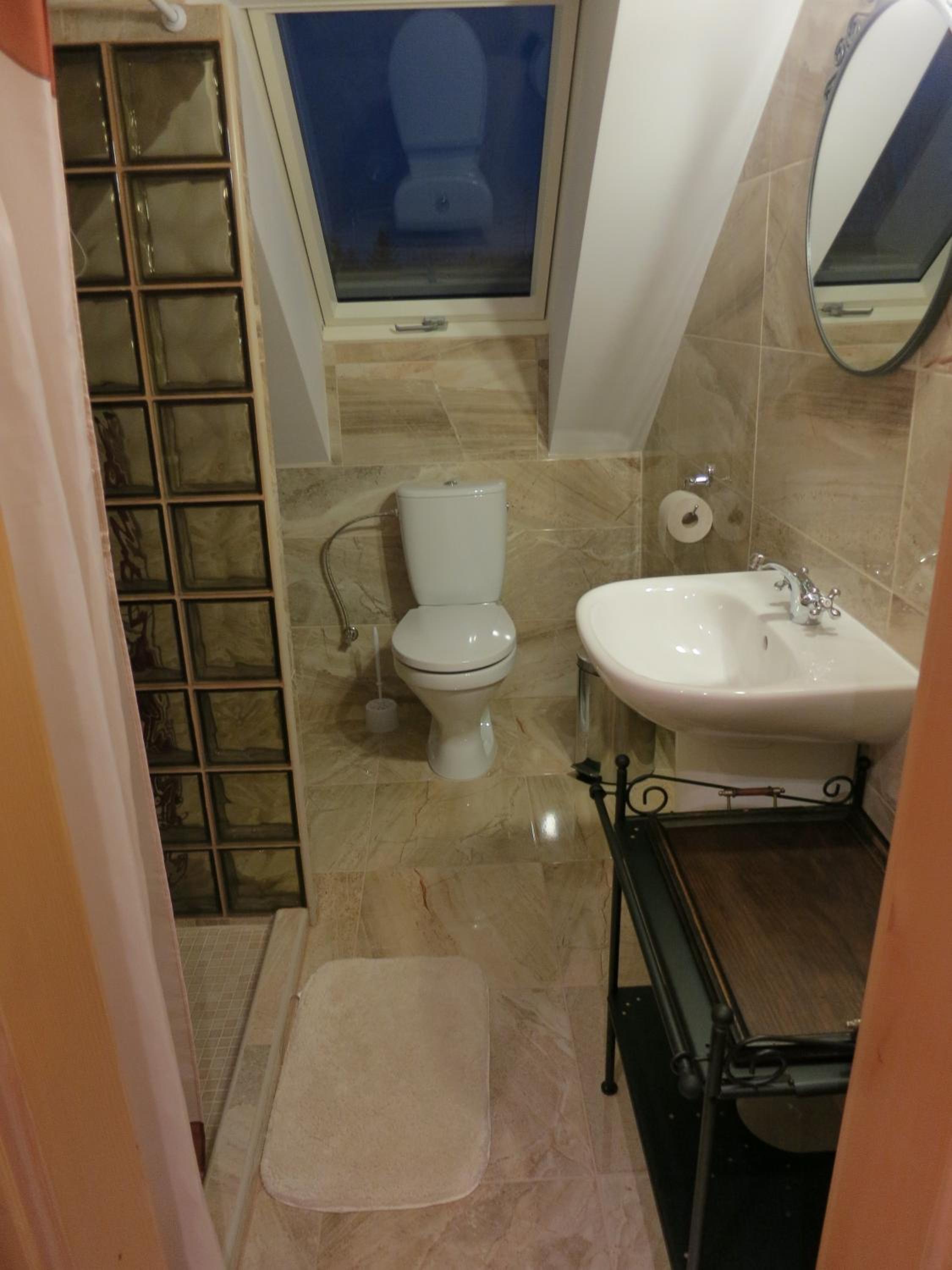 Four-Bedroom House - Photo 3