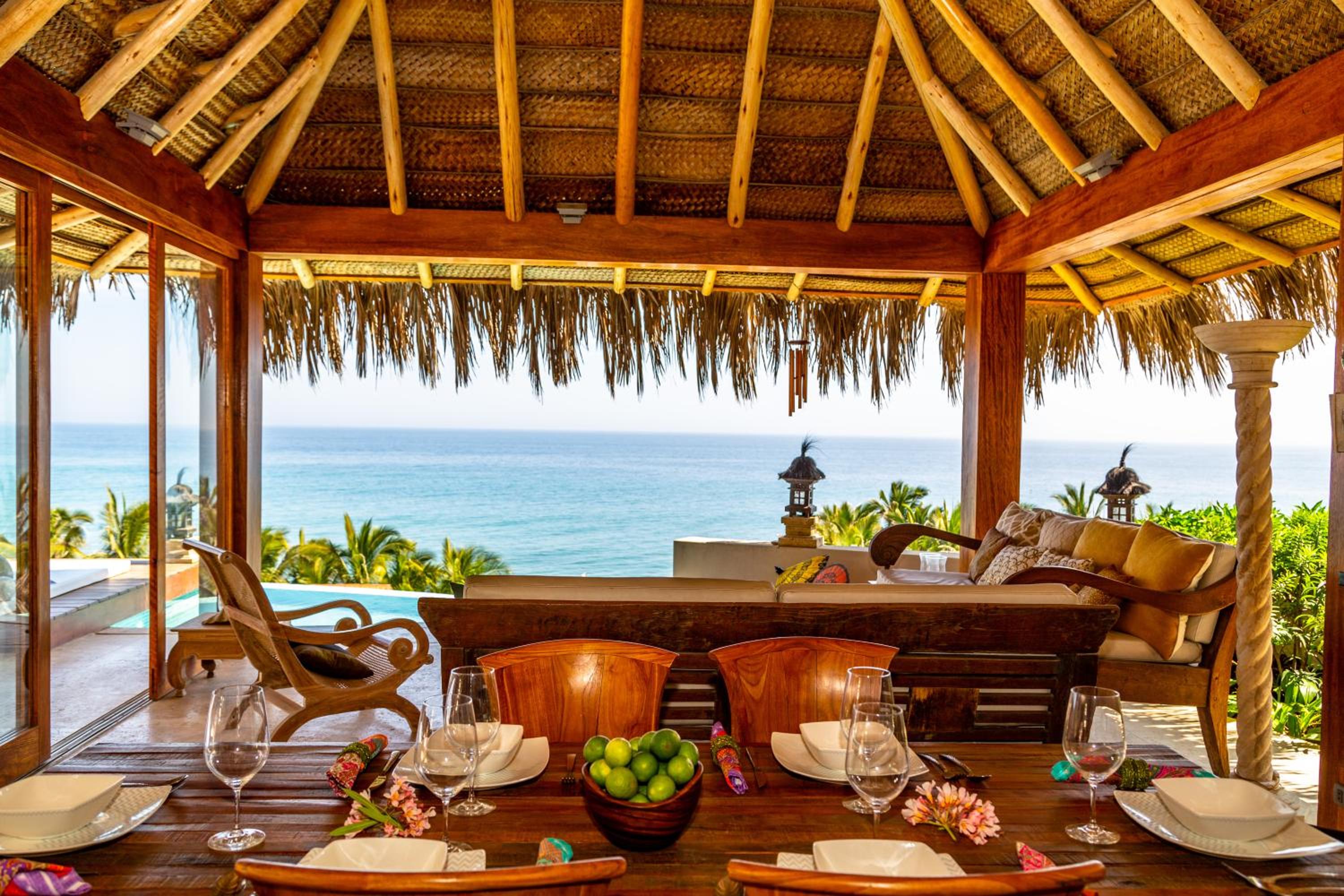 Deluxe Suite with Sea View photo 3