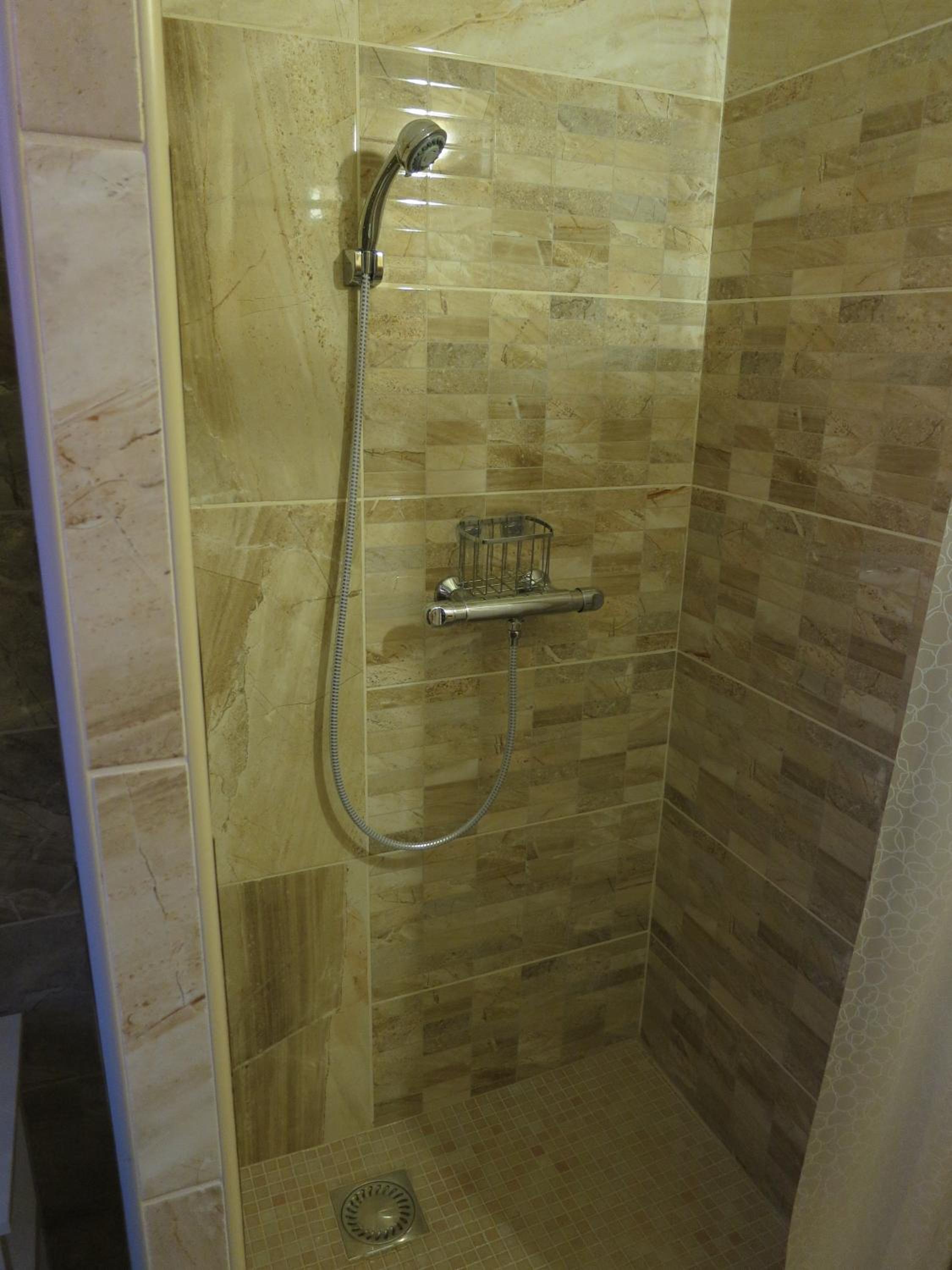 Basic Double Room - Photo 15