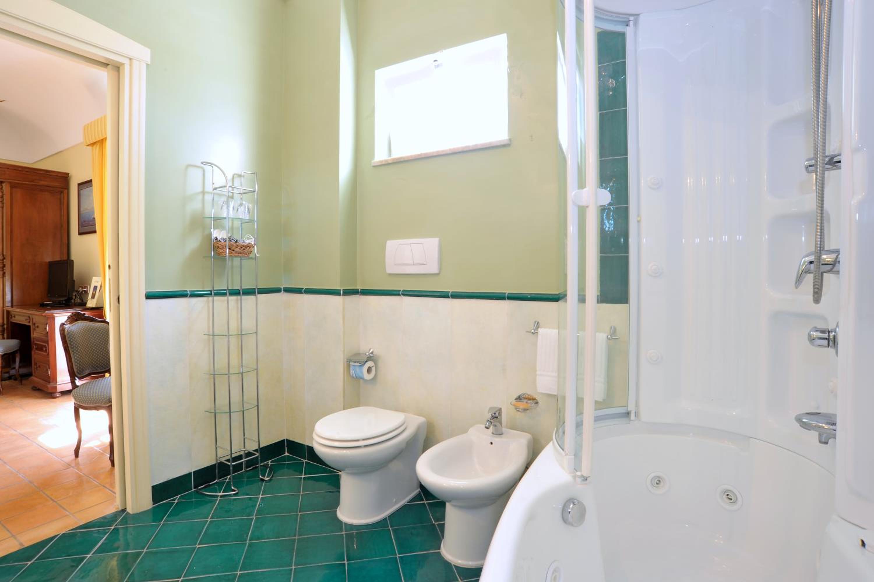 Double Room - Photo 5