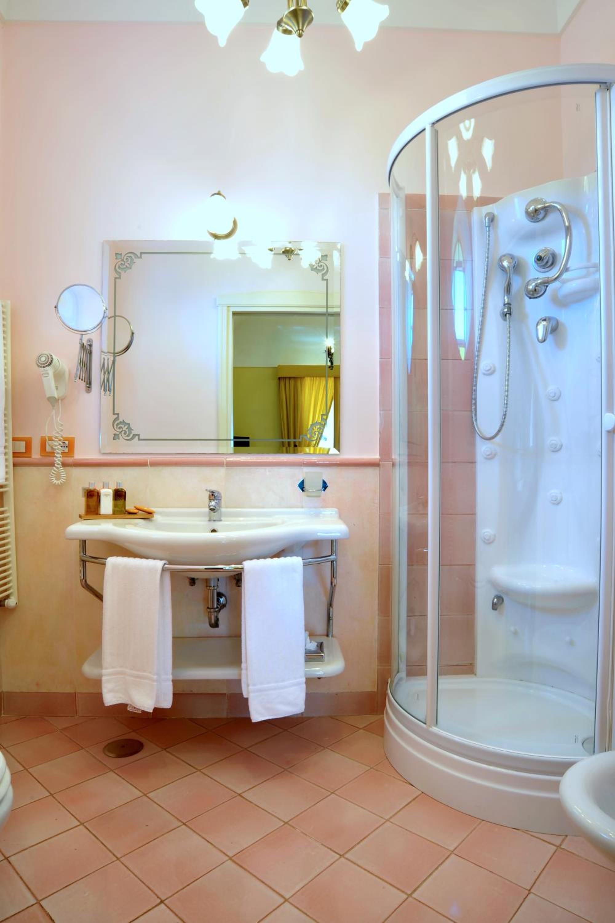Double Room - Photo 8
