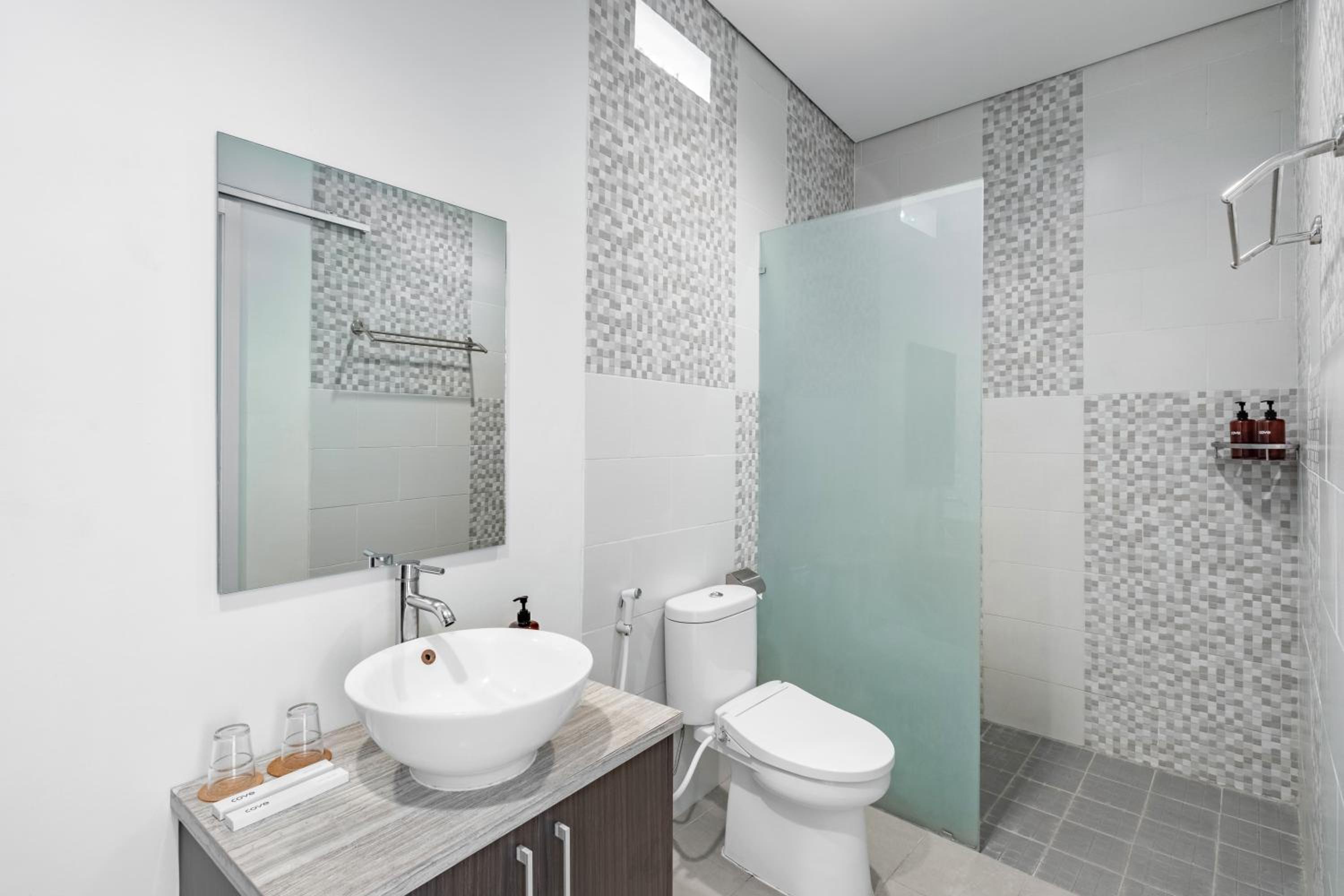 Deluxe King Room - Photo 2