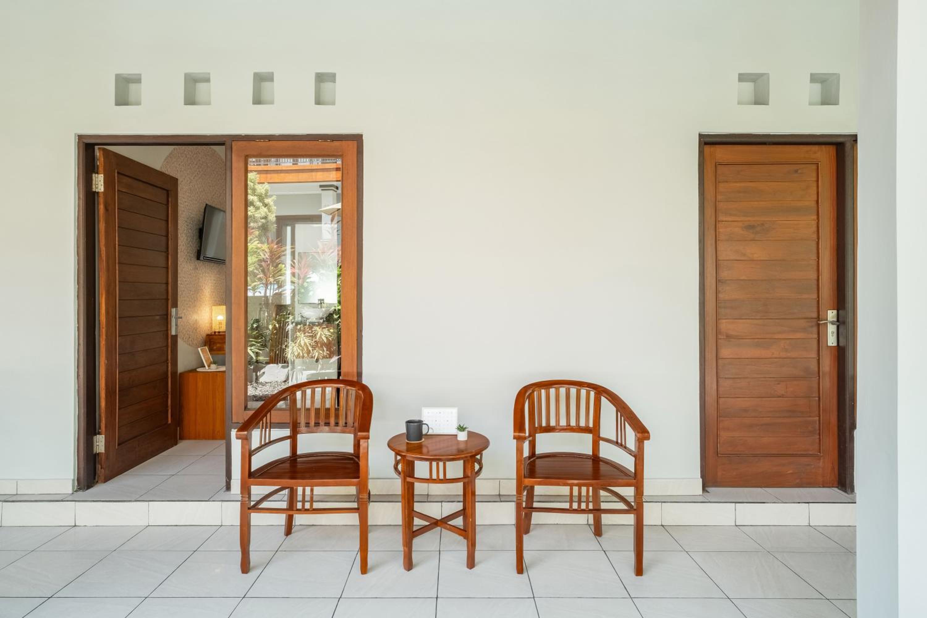 Superior Room with Pool View - Photo 5