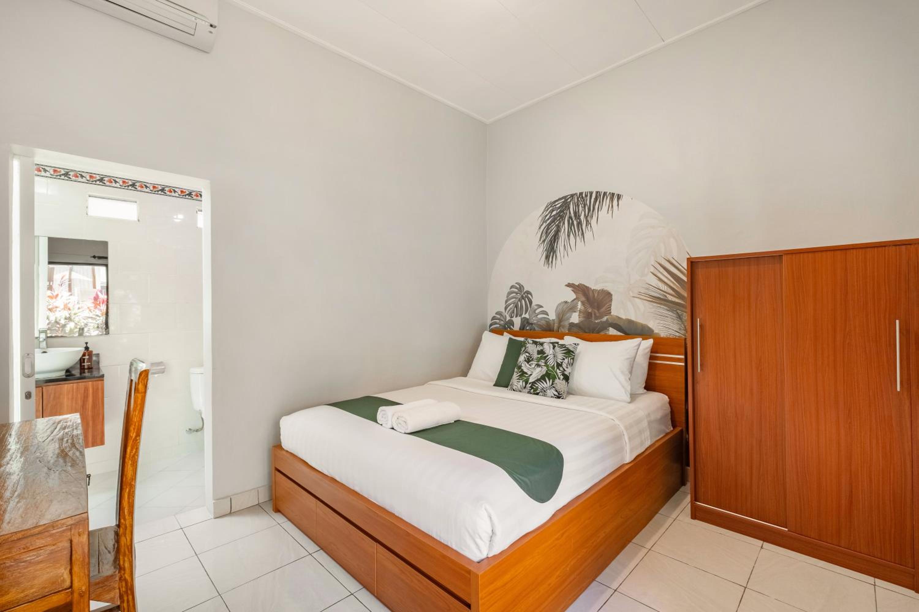 Superior Room with Pool View - Photo 1