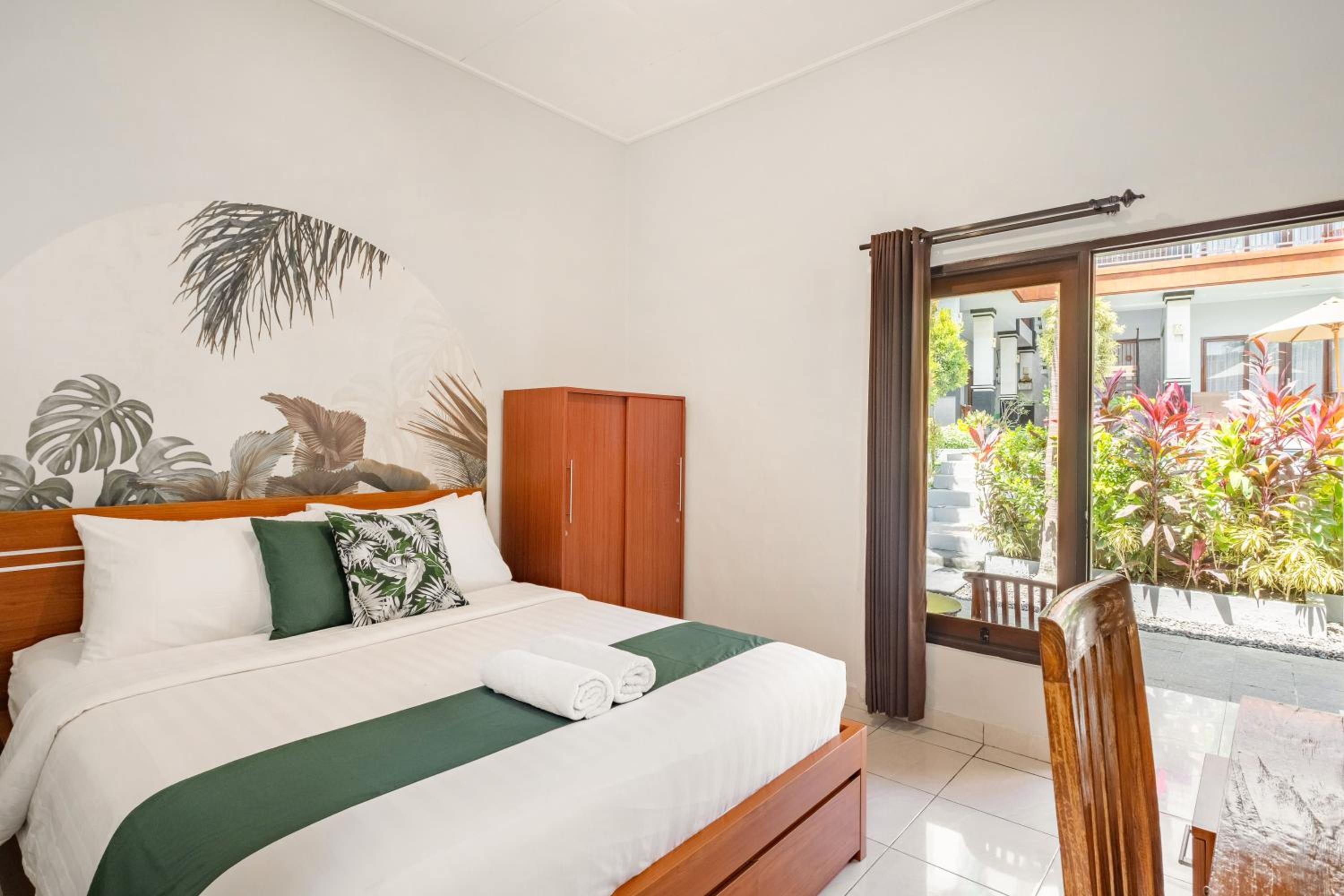 Superior Room with Pool View - Photo 2