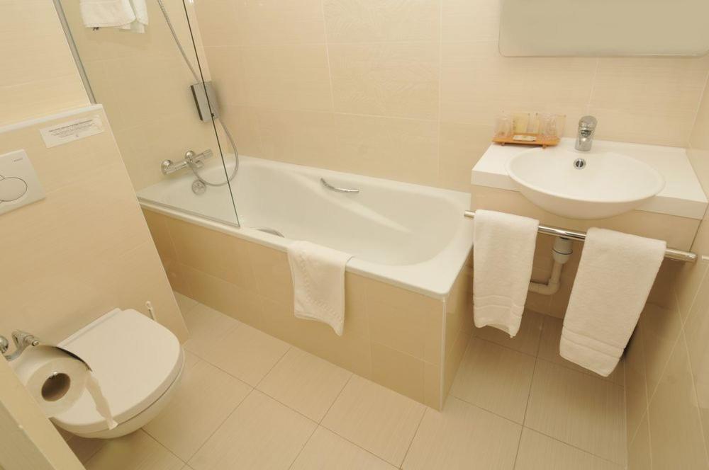 Comfort Double or Twin Room with Garden or Street View - Photo 2