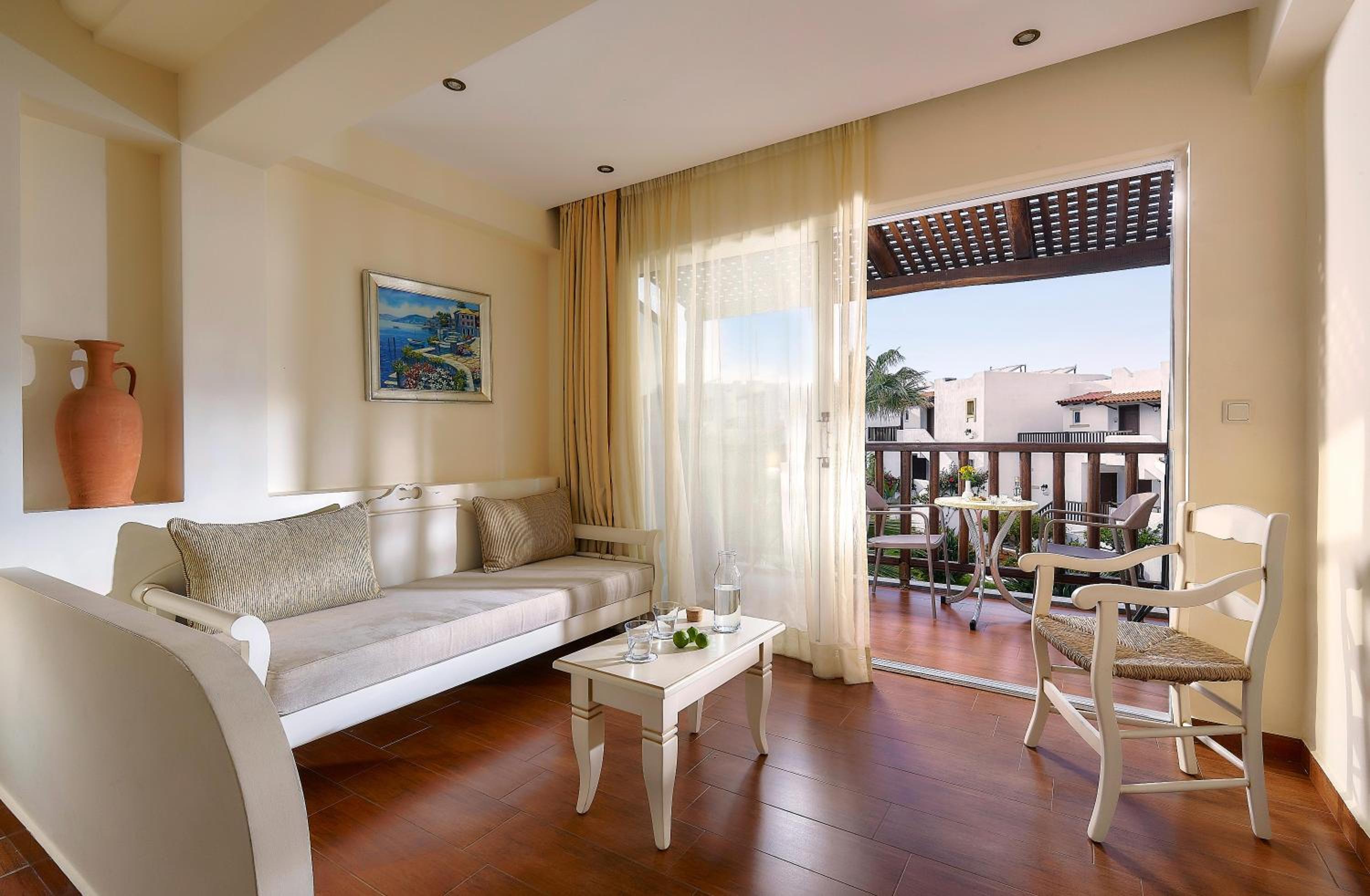 Luxury Superior Room with Garden View - Photo 3