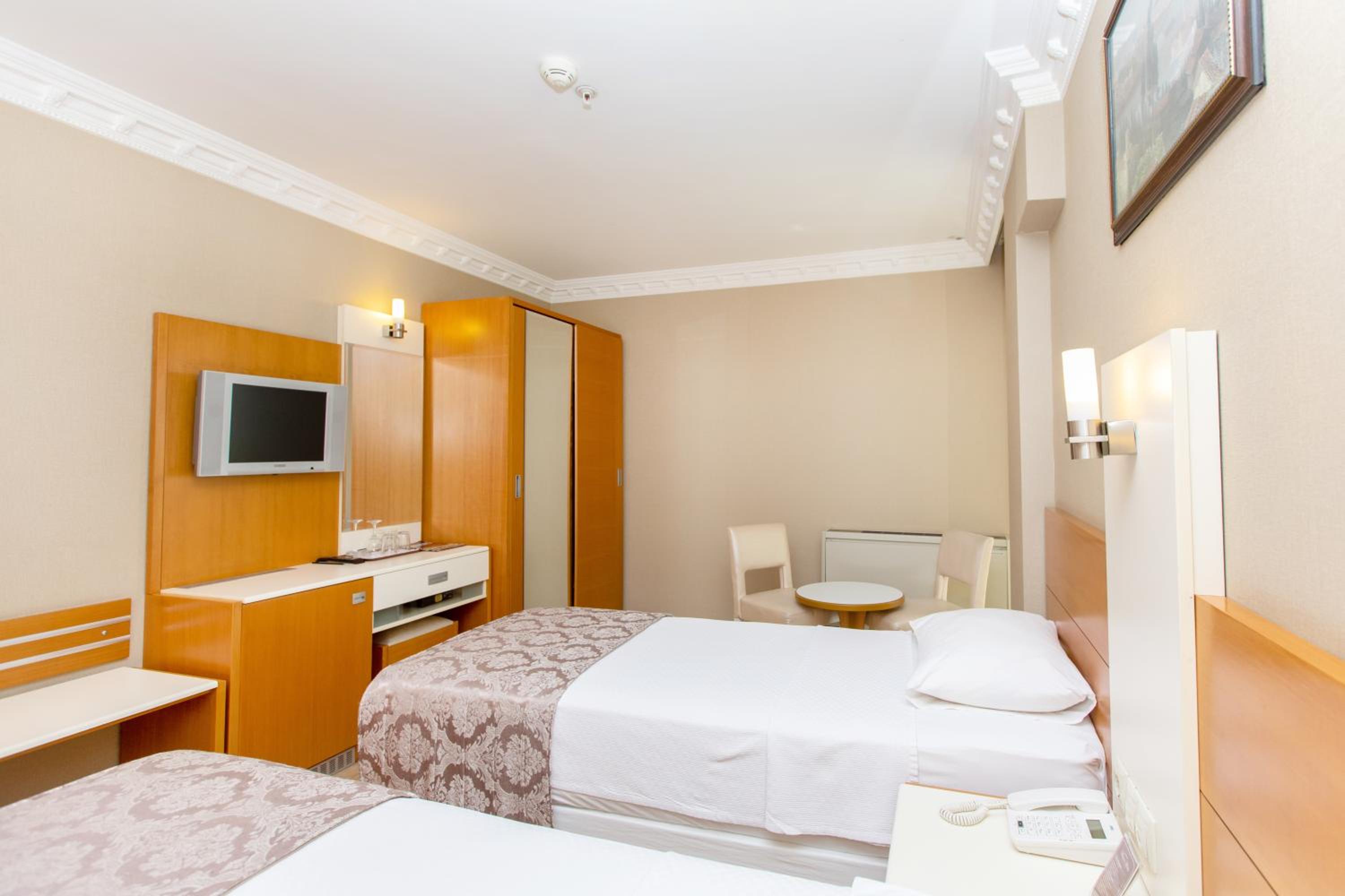 Standard Double or Twin Room photo 1