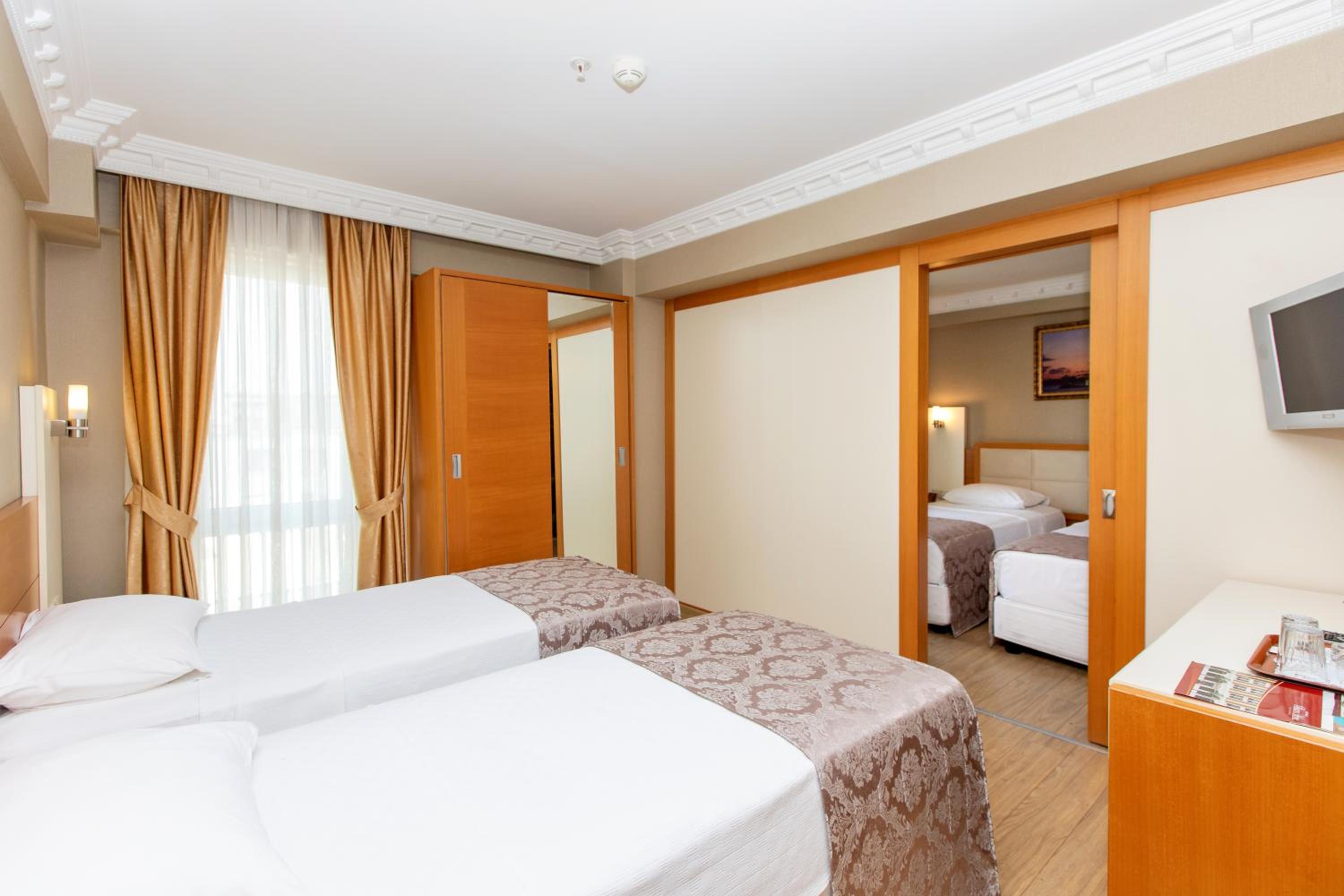 Quadruple Room photo 2