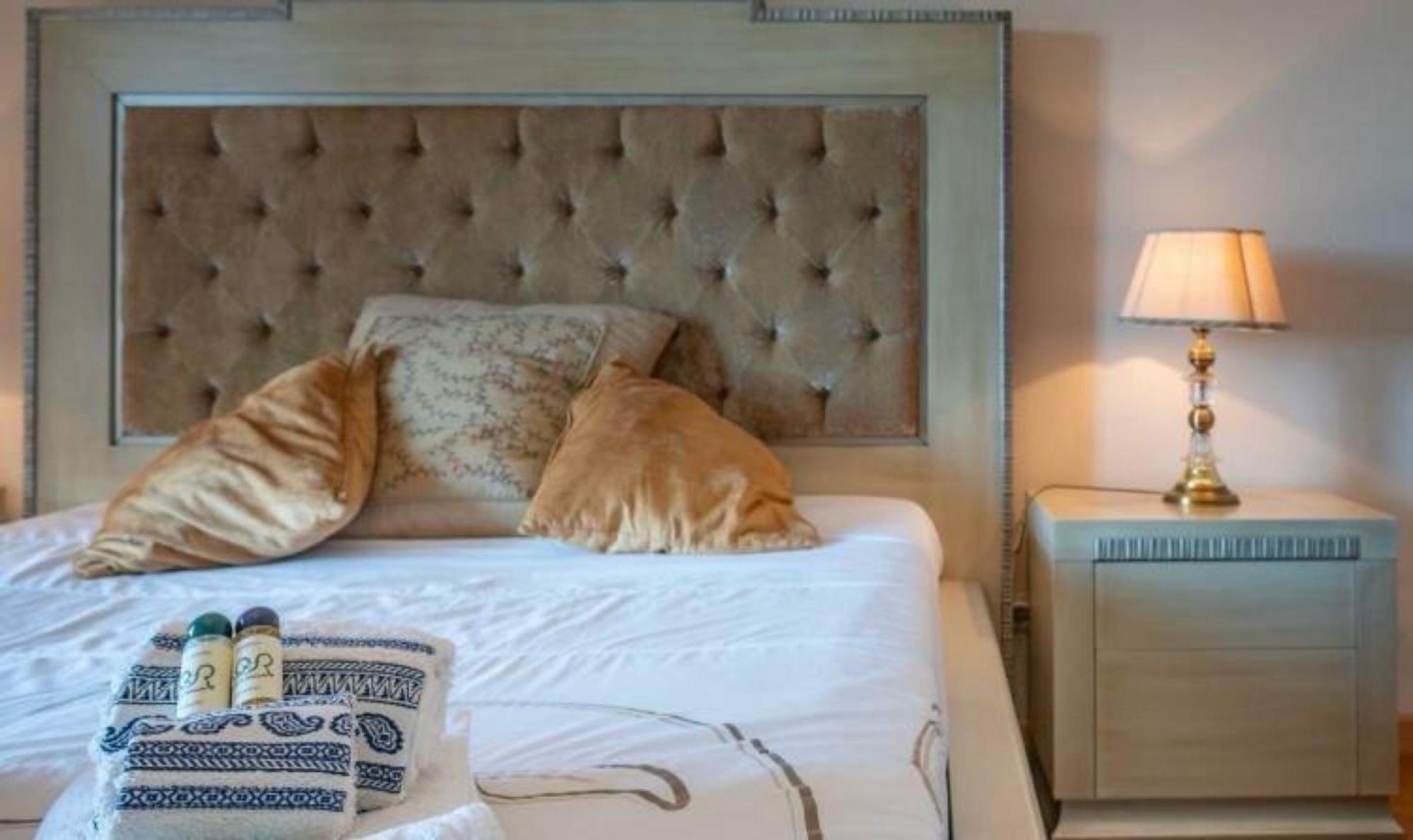 Standard Queen Room photo 2