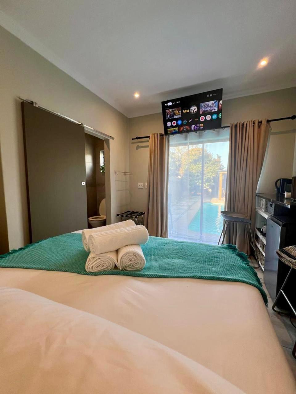 Studio Apartment photo 1