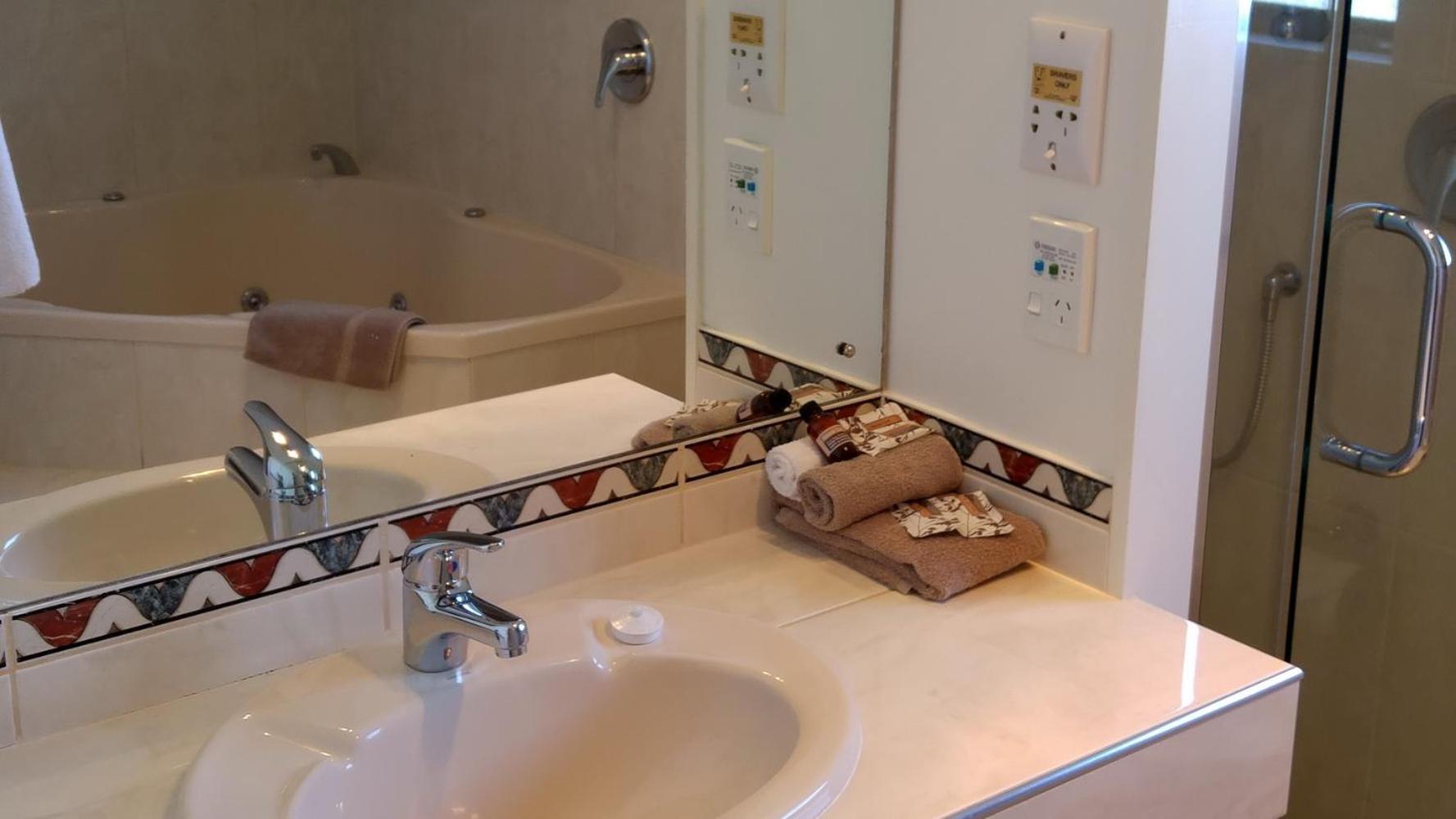 One-Bedroom Apartment with Spa Bath photo 2