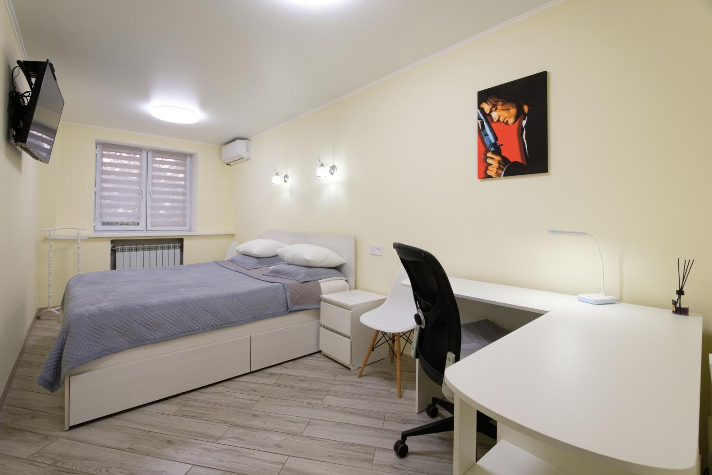One-Bedroom Apartment photo 1