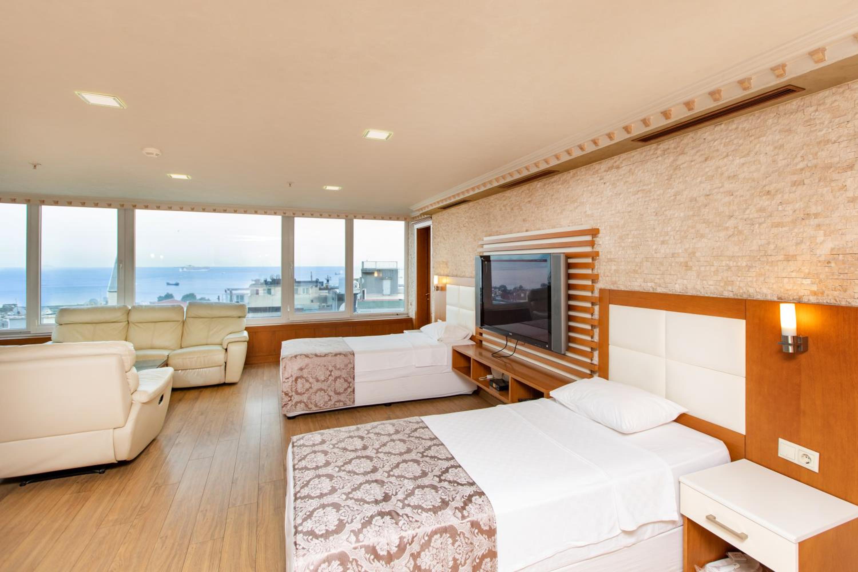 Junior Suite with Sea View photo 2