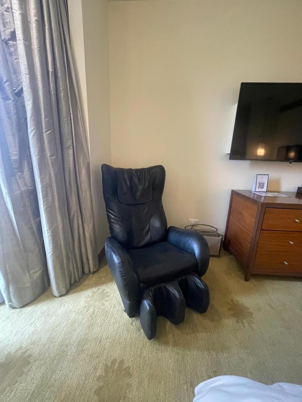 Deluxe Suite with one way airport transfer, Luxury Hours at Lounge (6PM-8pm), Signature Butler Service - Concierge Level - Photo 3
