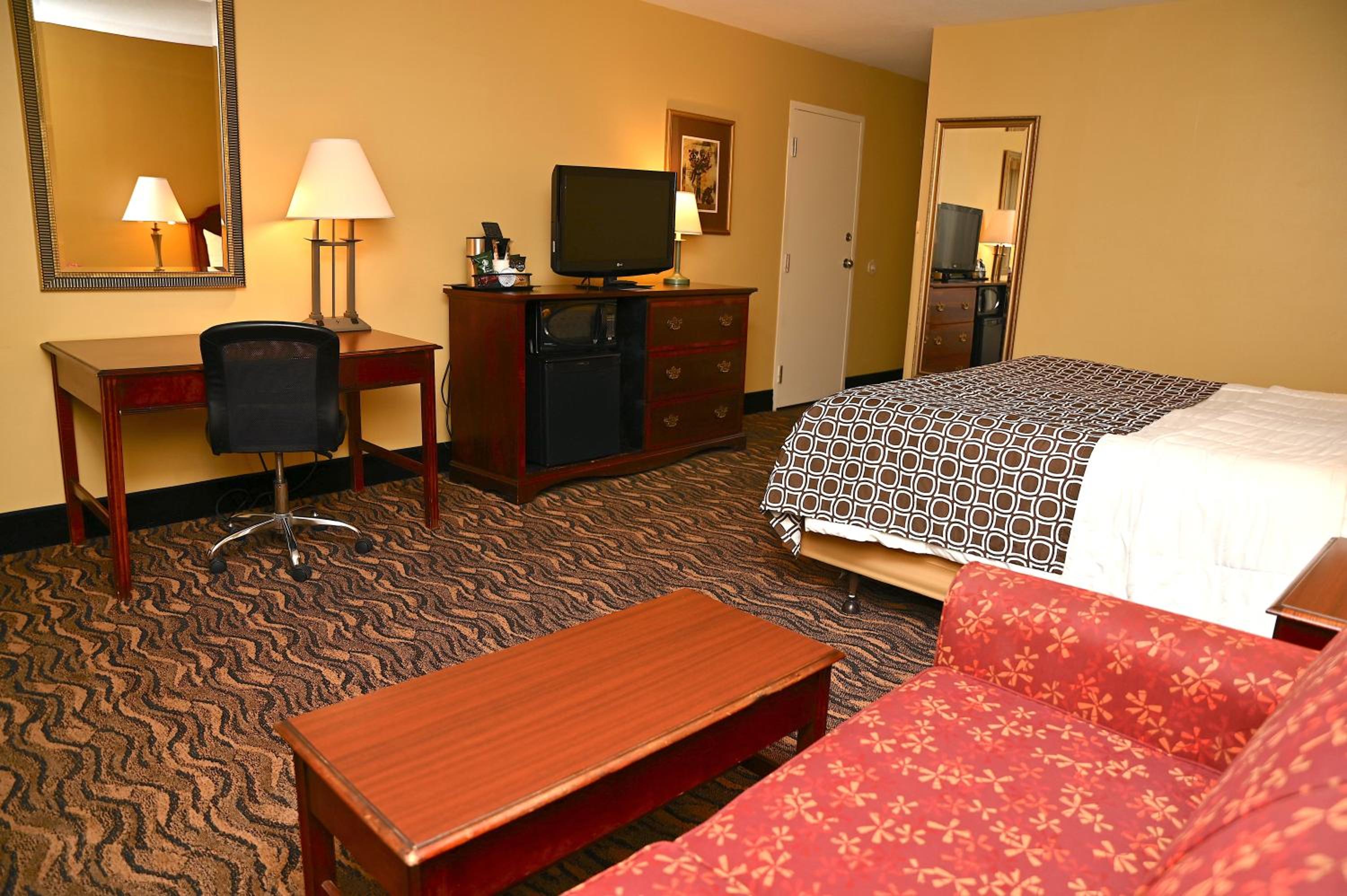 King Room with Sofa Bed - Non-Smoking - Photo 6