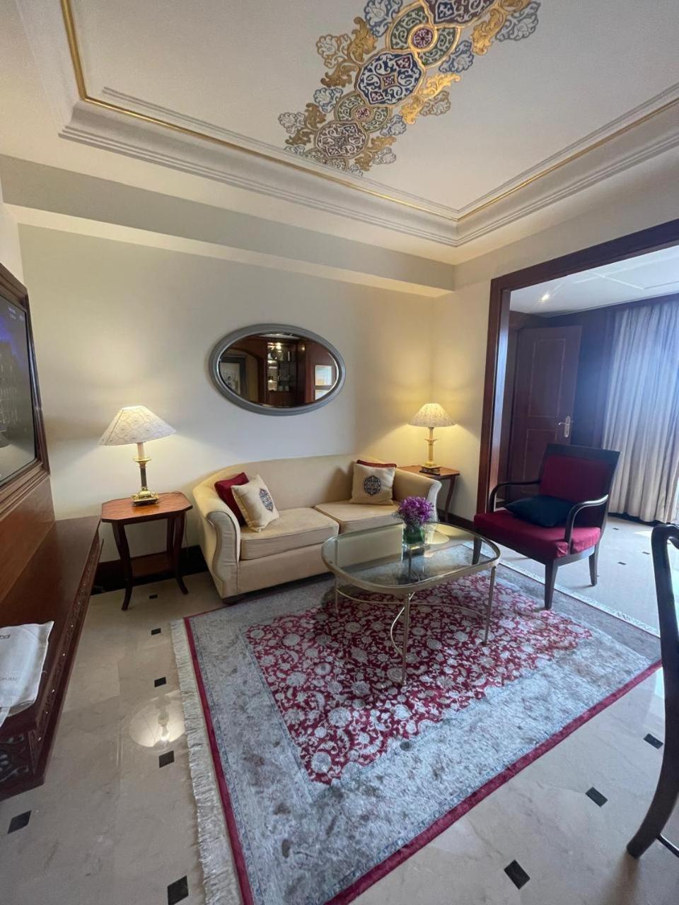 Deluxe Suite with one way airport transfer, Luxury Hours at Lounge (6PM-8pm), Signature Butler Service - Concierge Level - Photo 5