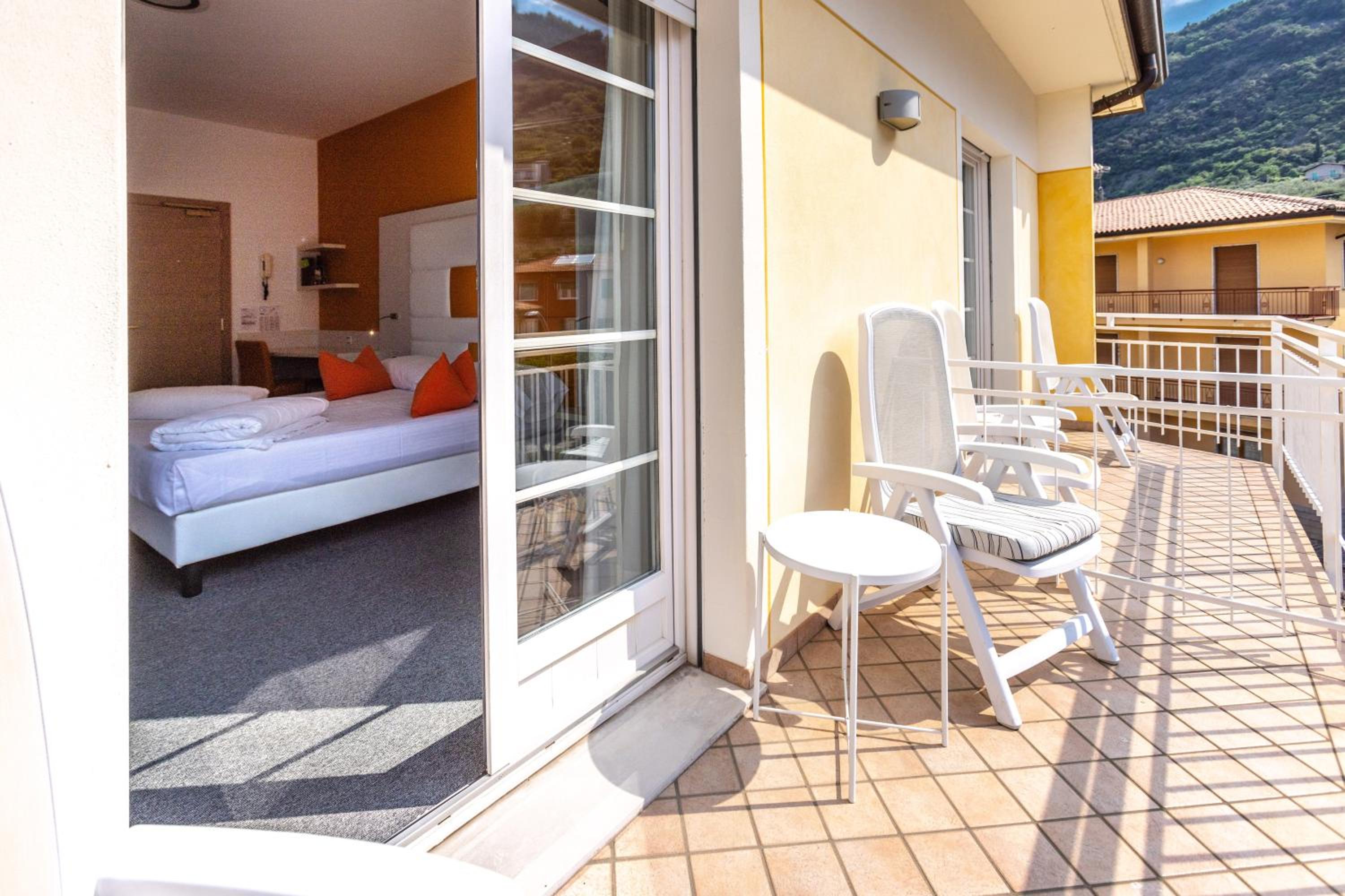 Double or Twin Room with Balcony - Photo 16