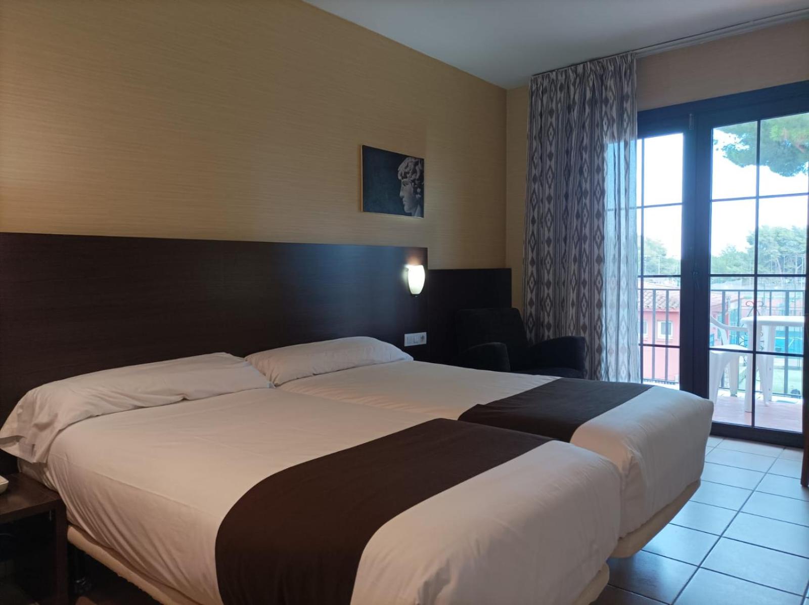 Standard Double Room - Photo 3