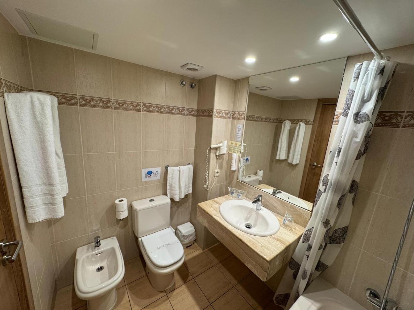 Standard Double Room - Photo 4
