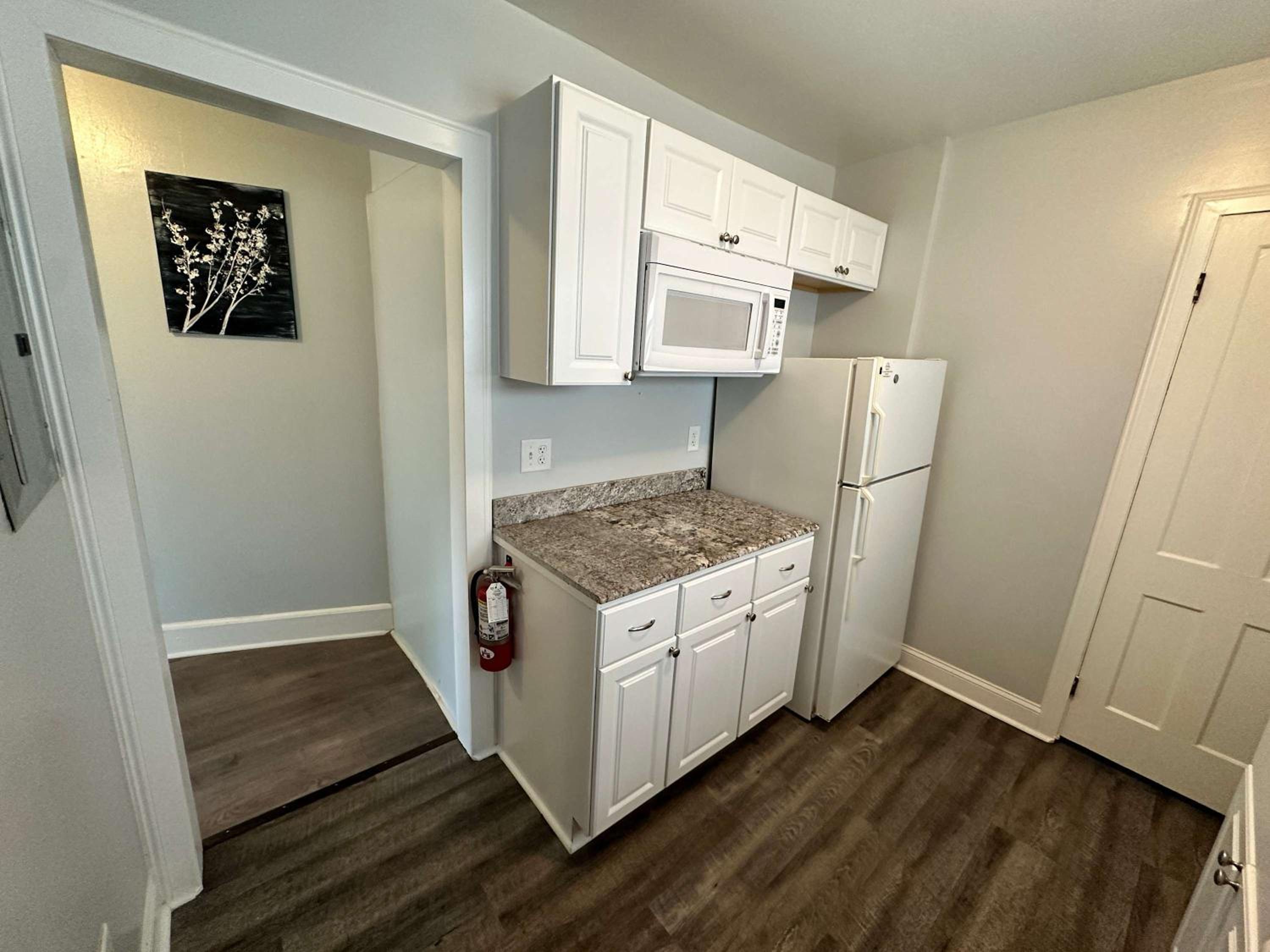 Apartment photo 2