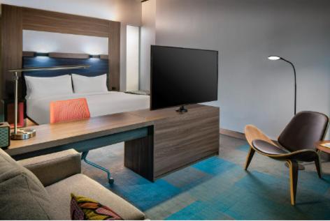 Savvy, Suite, 1 King, Sofa bed photo 1