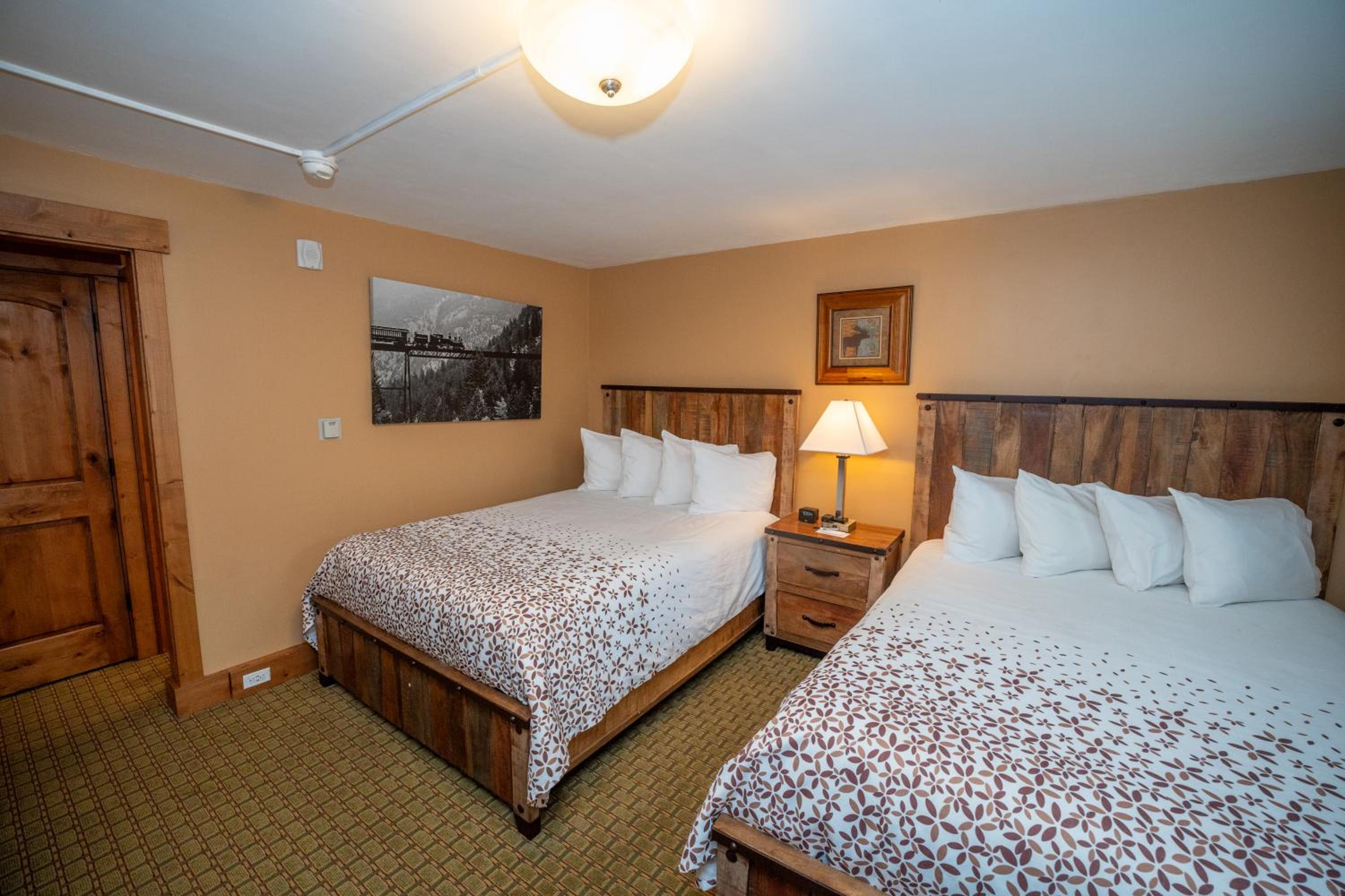 Queen Room with Two Queen Beds - Pet Friendly