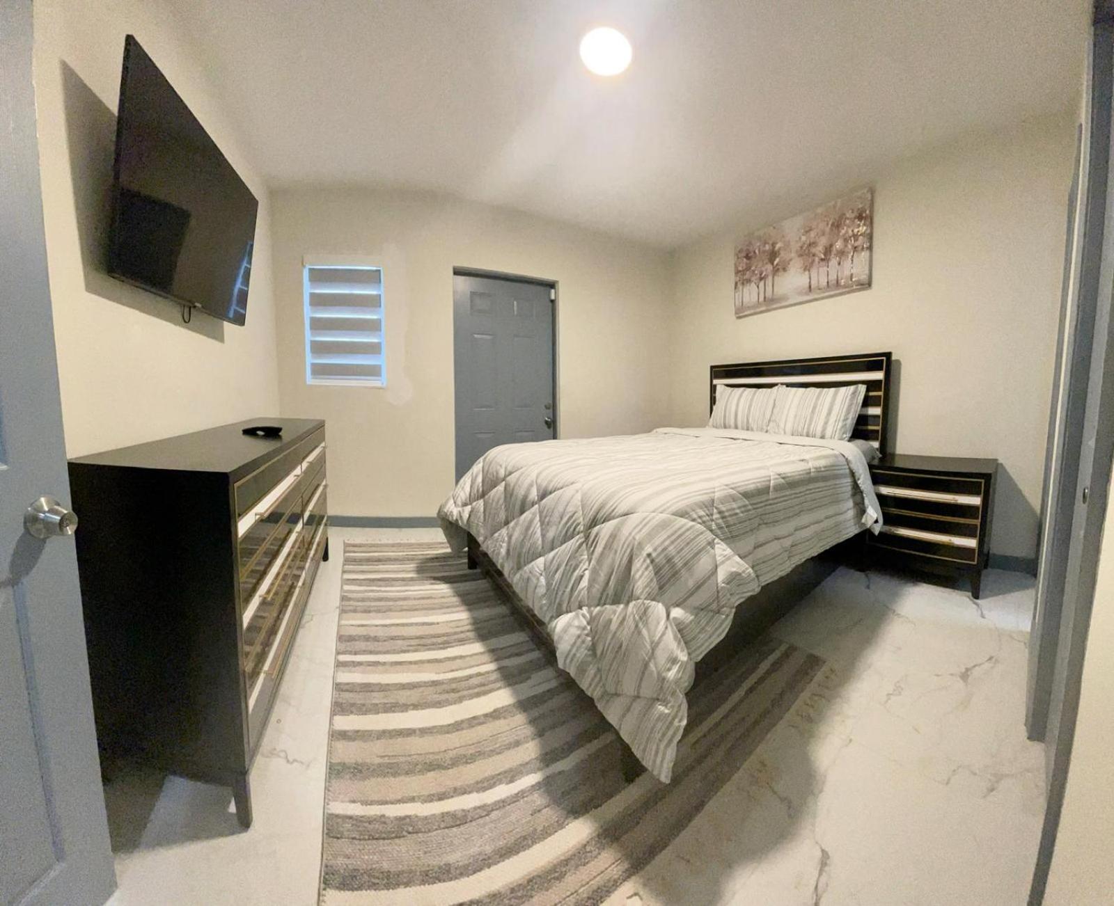 One-Bedroom House photo 1