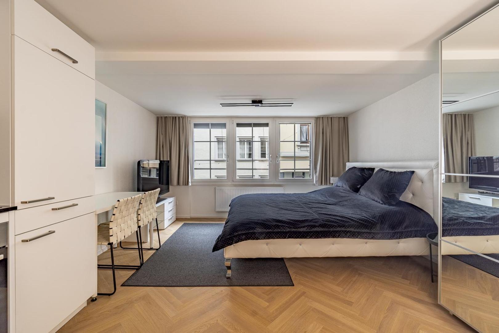 One-Bedroom Apartment with City View photo 1