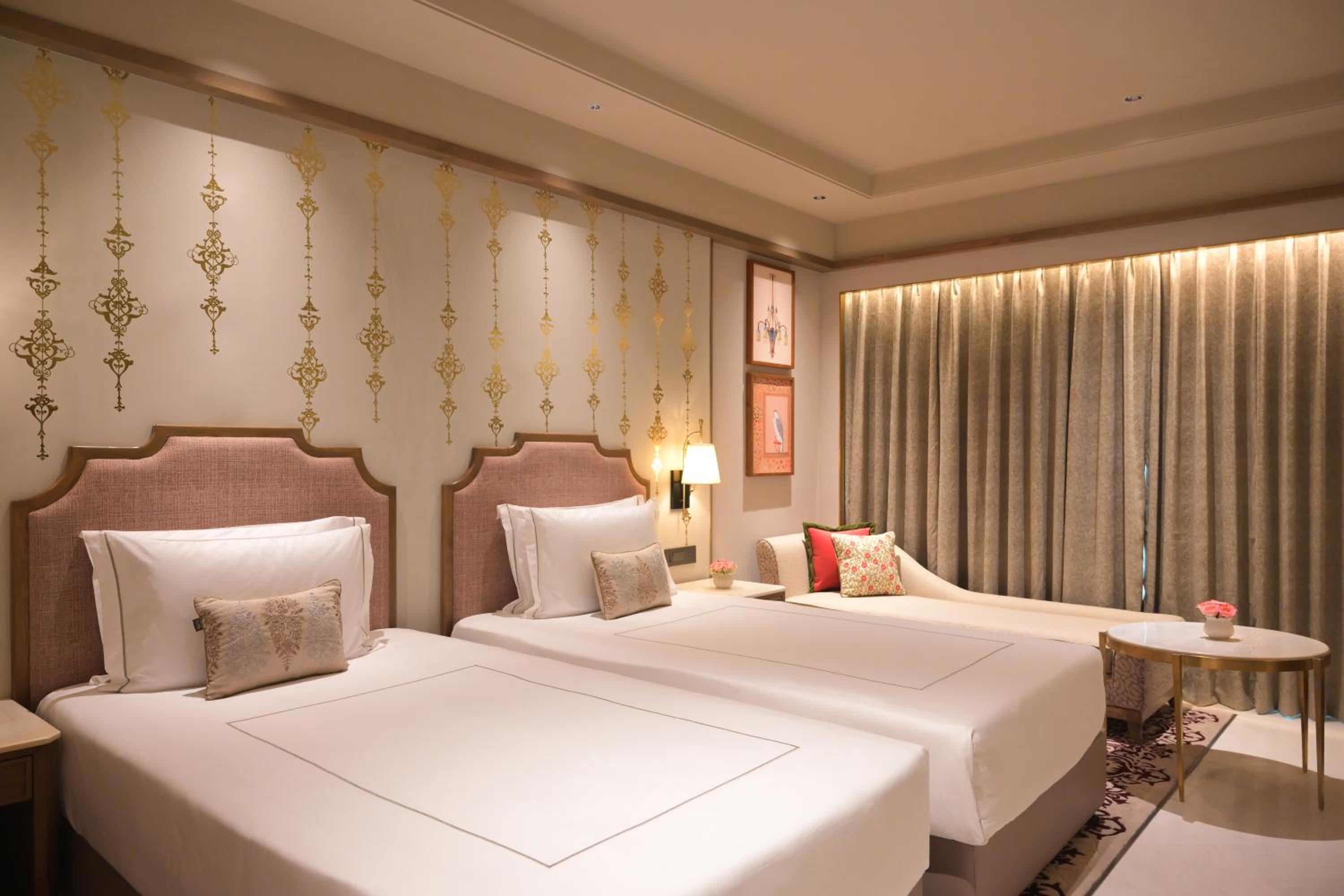 Luxury Room Twin Beds with 15% discount on food, beverages, laundry and spa - Photo 1