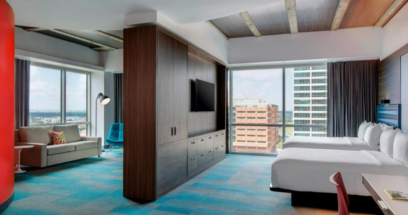 Ultra Savvy, Suite, 2 Queen, Sofa bed, Corner room photo 1