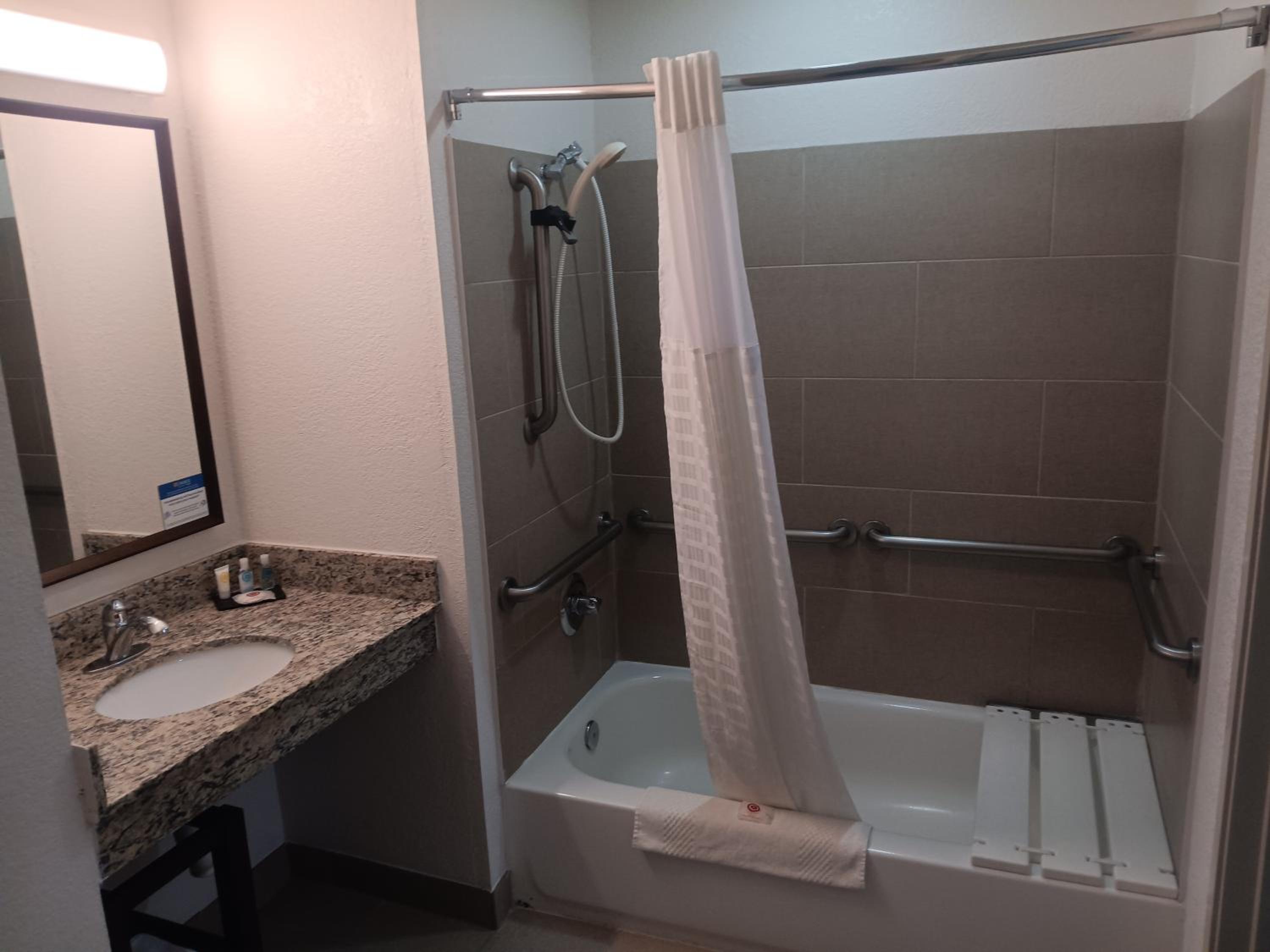 King Room - Accessible/Non-Smoking photo 2