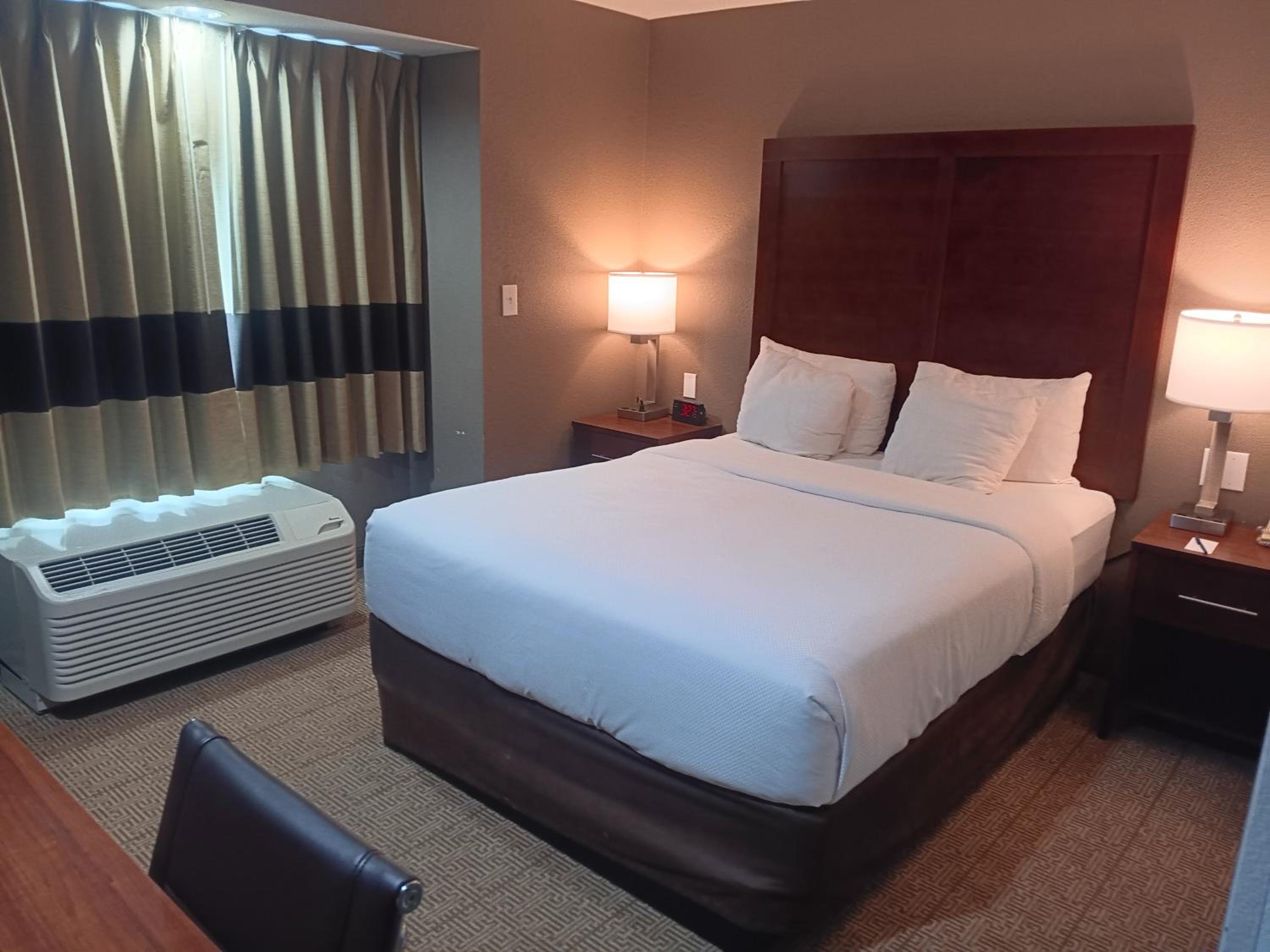 Queen Room - Accessible/Non-Smoking photo 1