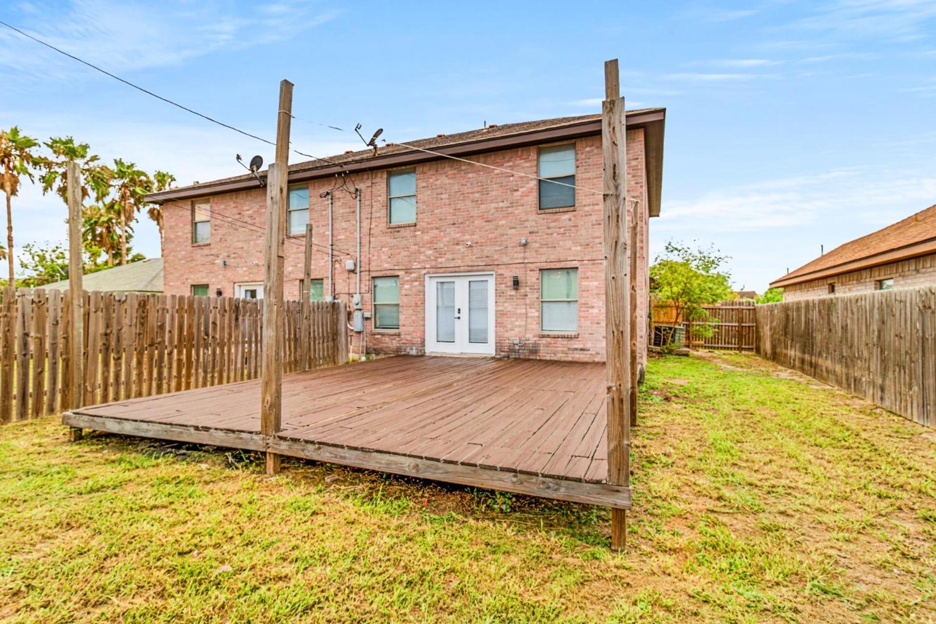 Four-Bedroom House photo 2