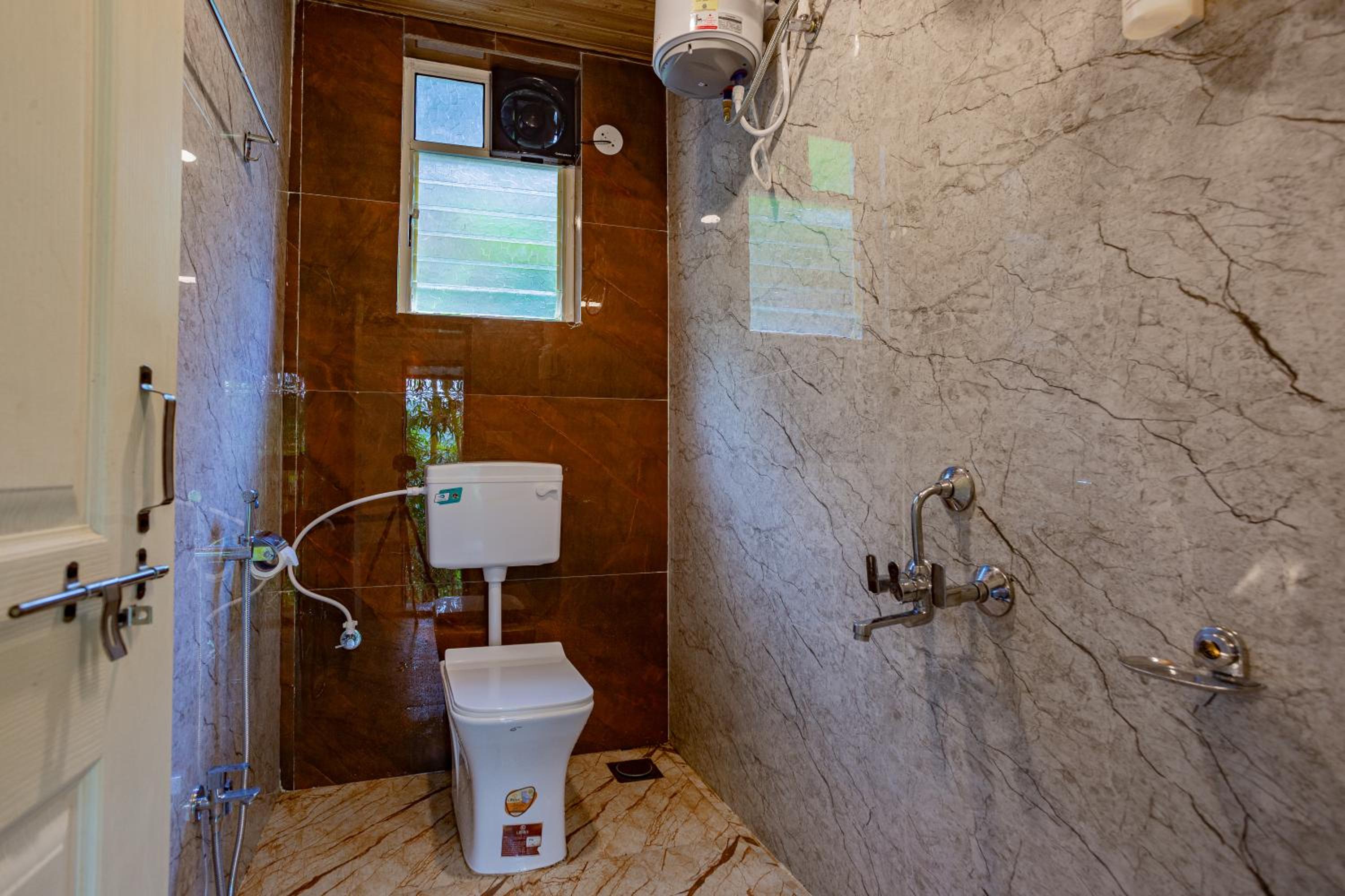 Cabana with Lake View (Common Washroom) photo 2