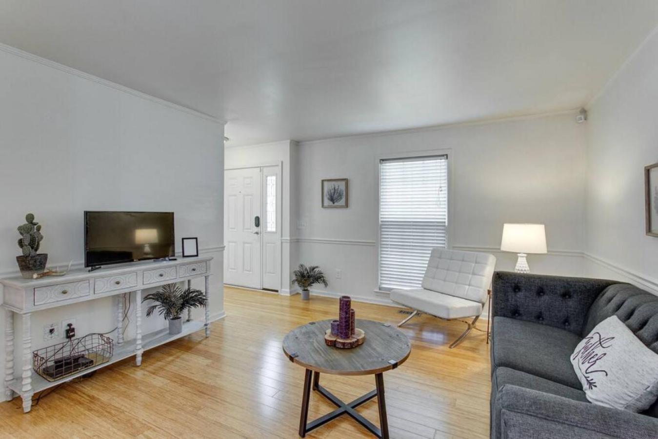 Two-Bedroom House photo 2