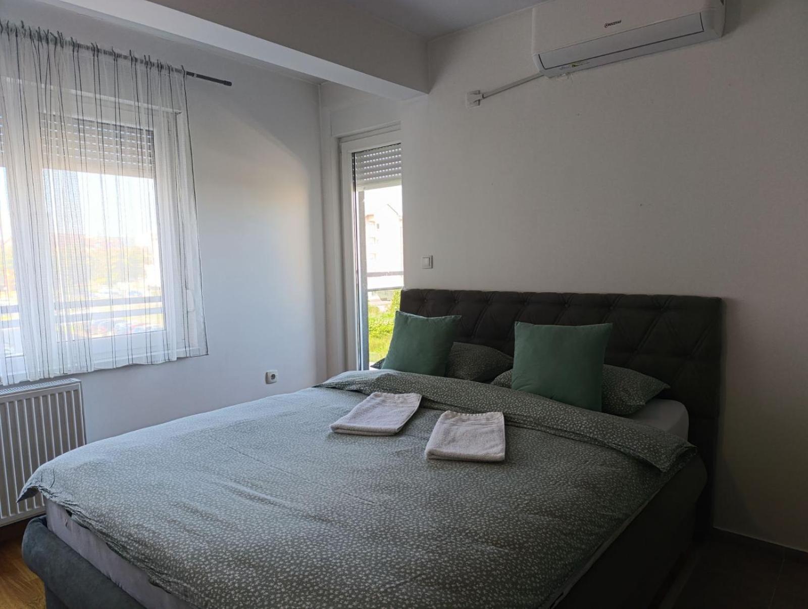One-Bedroom Apartment photo 1